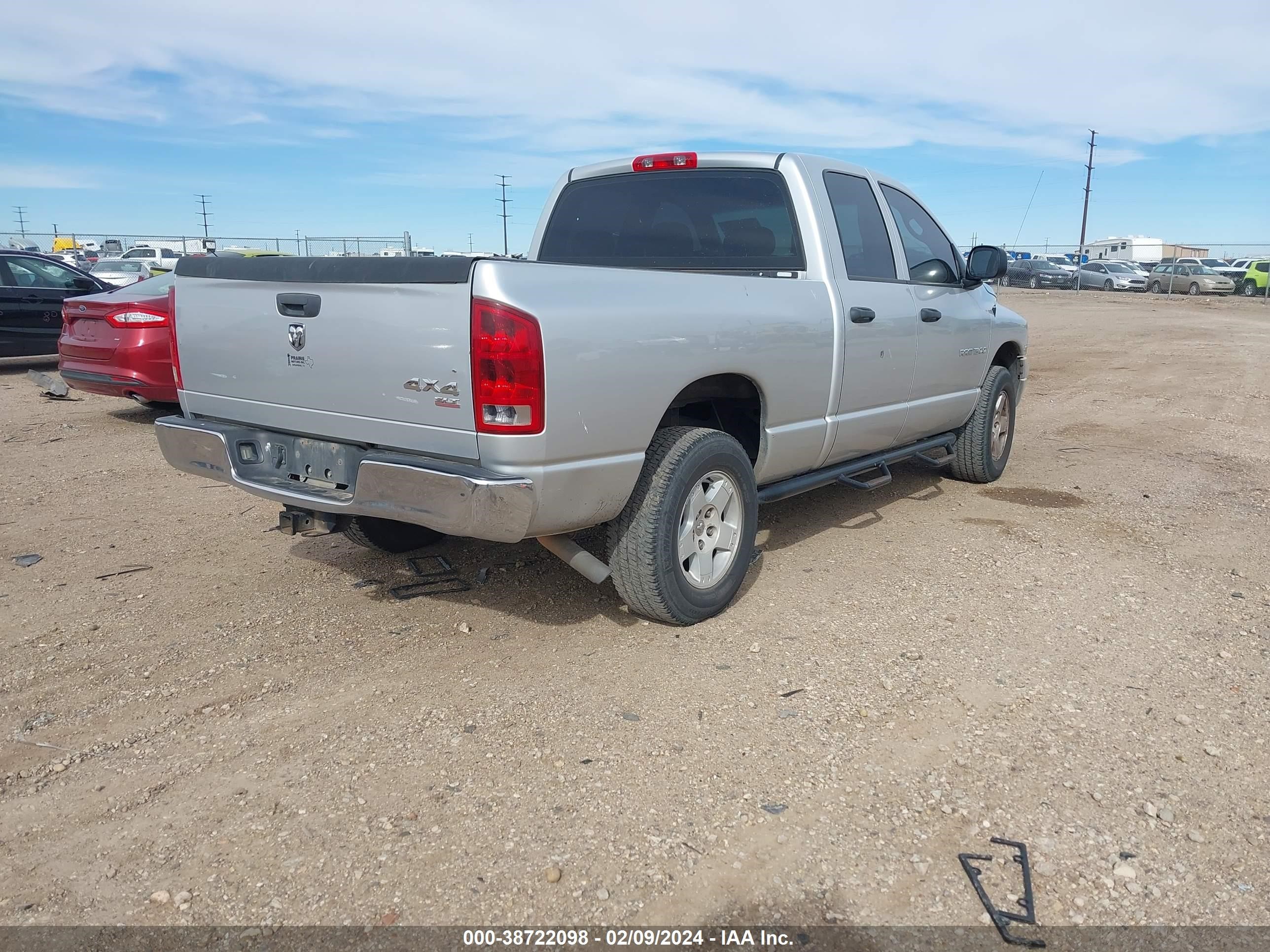 Photo 3 VIN: 1D7HU18D55S352948 - DODGE RAM 