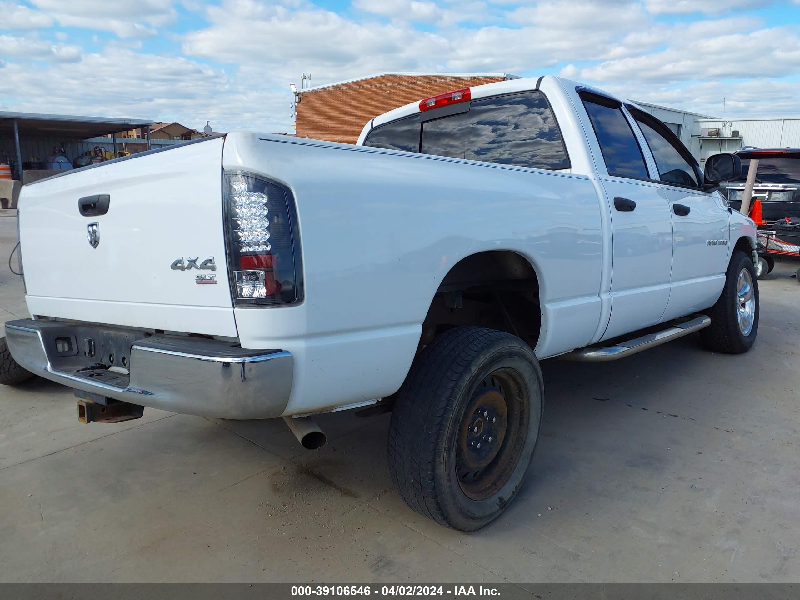 Photo 3 VIN: 1D7HU18D65S208440 - DODGE RAM 