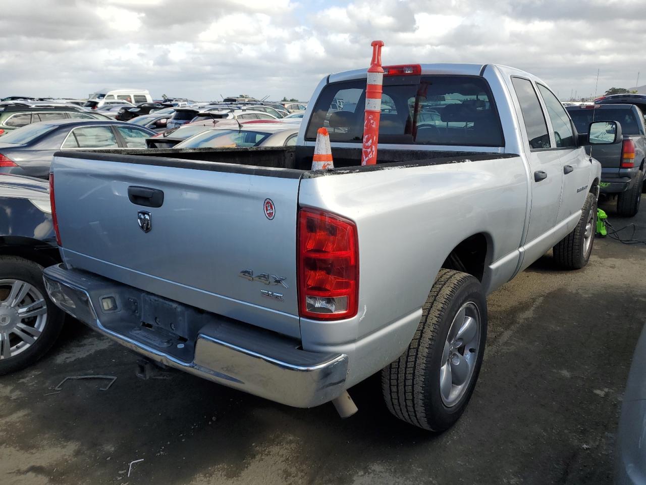 Photo 2 VIN: 1D7HU18D75S286709 - DODGE RAM 