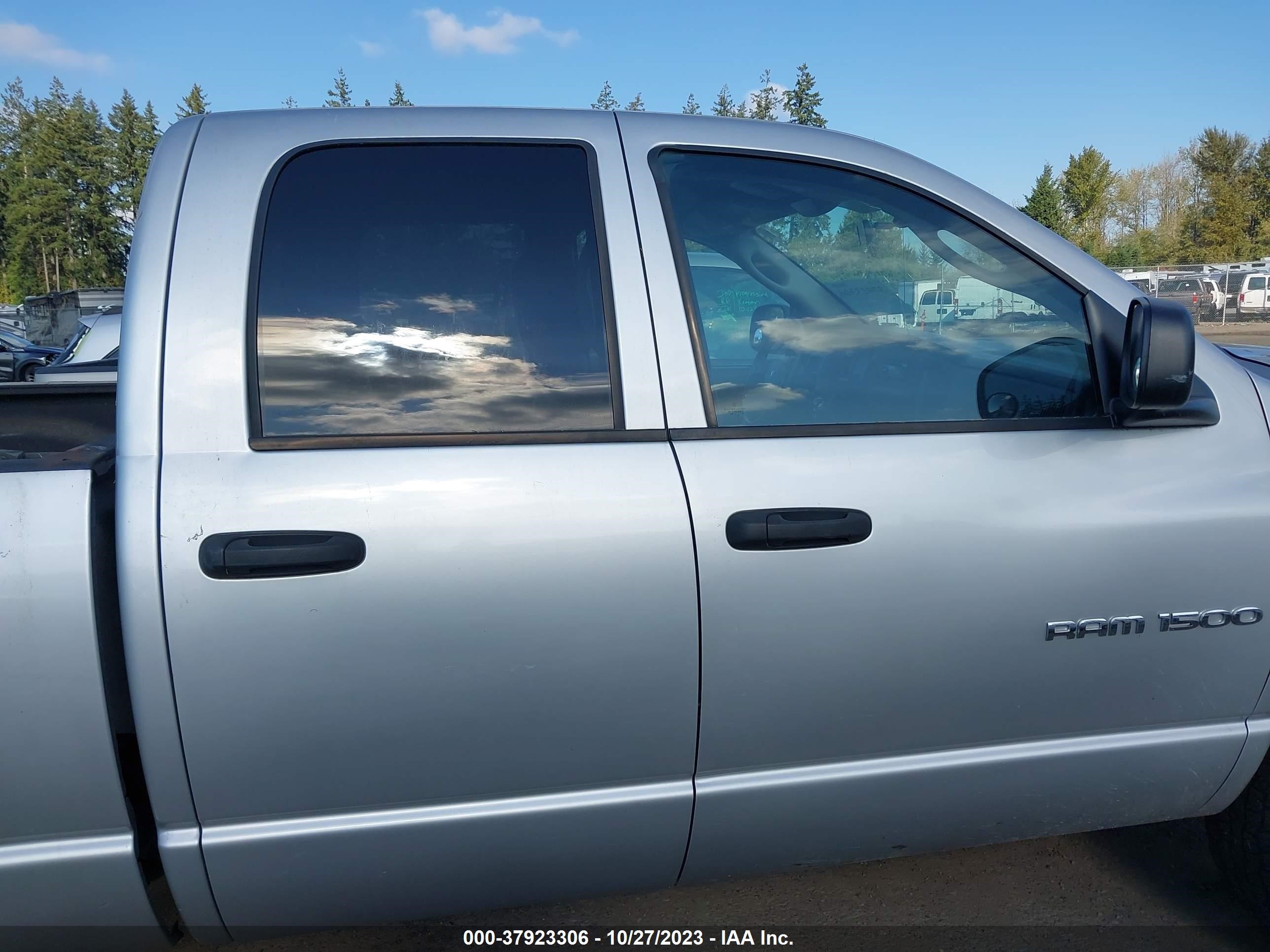 Photo 12 VIN: 1D7HU18D85S240368 - DODGE RAM 