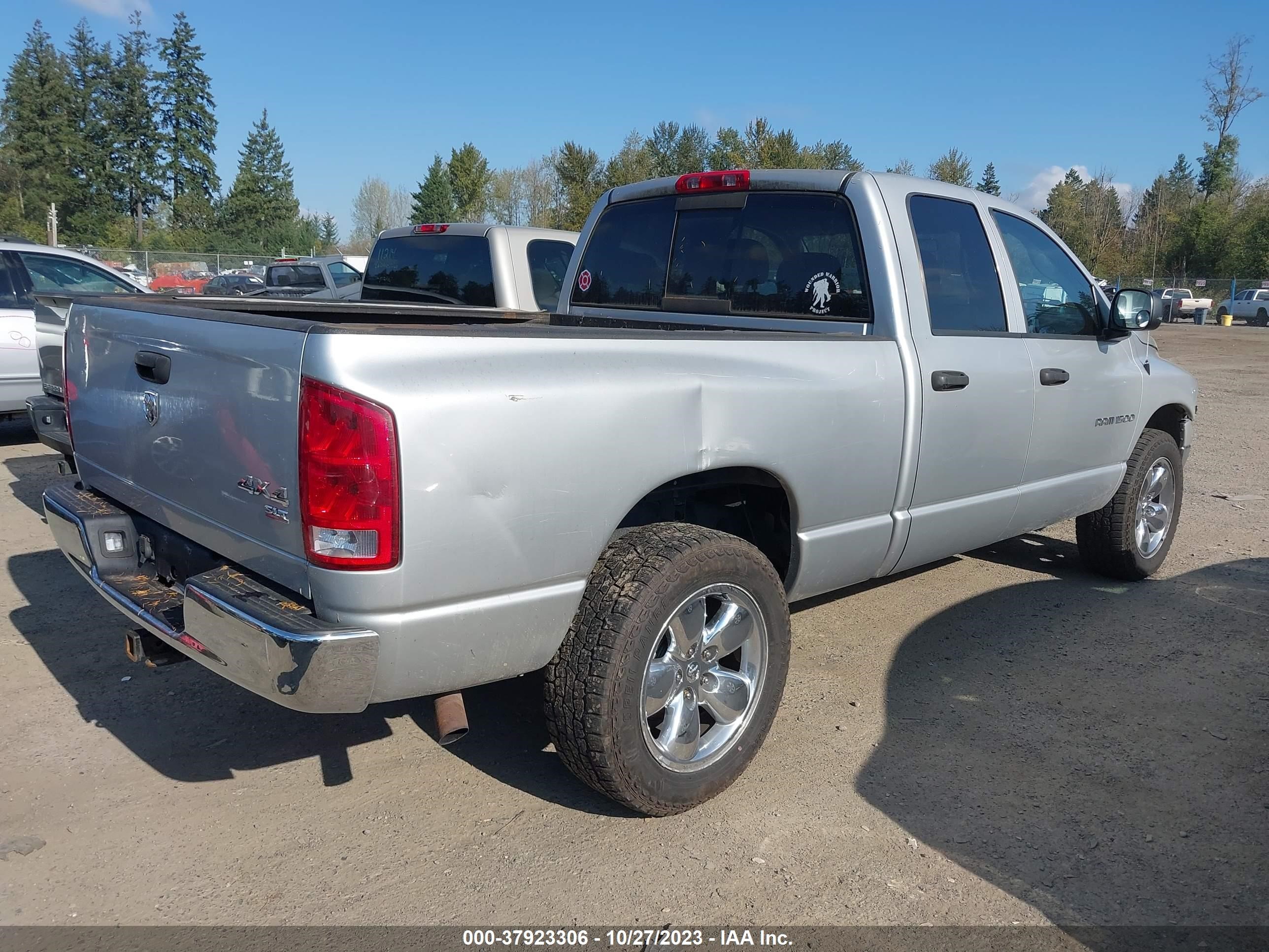 Photo 3 VIN: 1D7HU18D85S240368 - DODGE RAM 