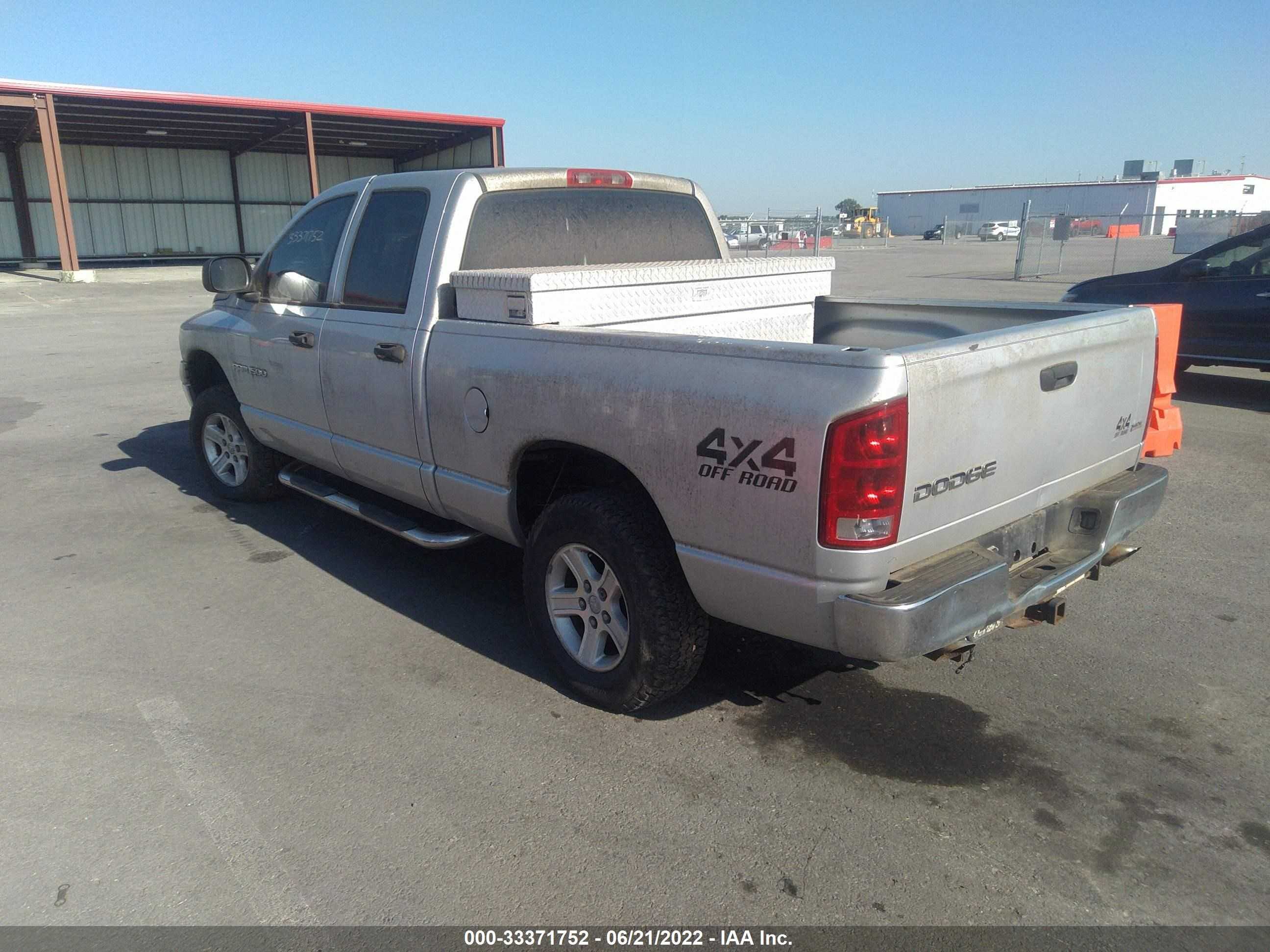 Photo 2 VIN: 1D7HU18N13S337076 - DODGE RAM 