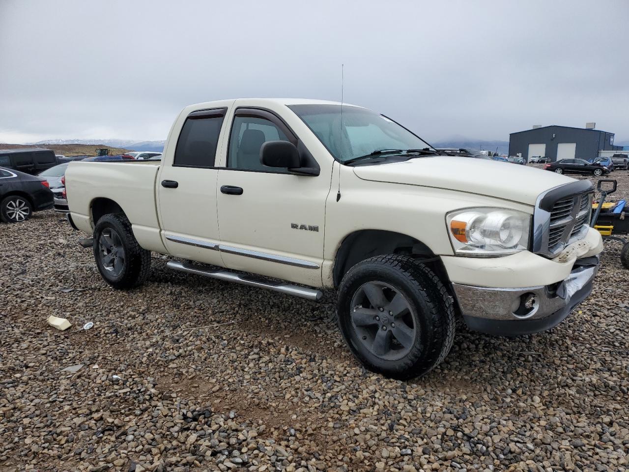 Photo 3 VIN: 1D7HU18N18J163930 - DODGE RAM 