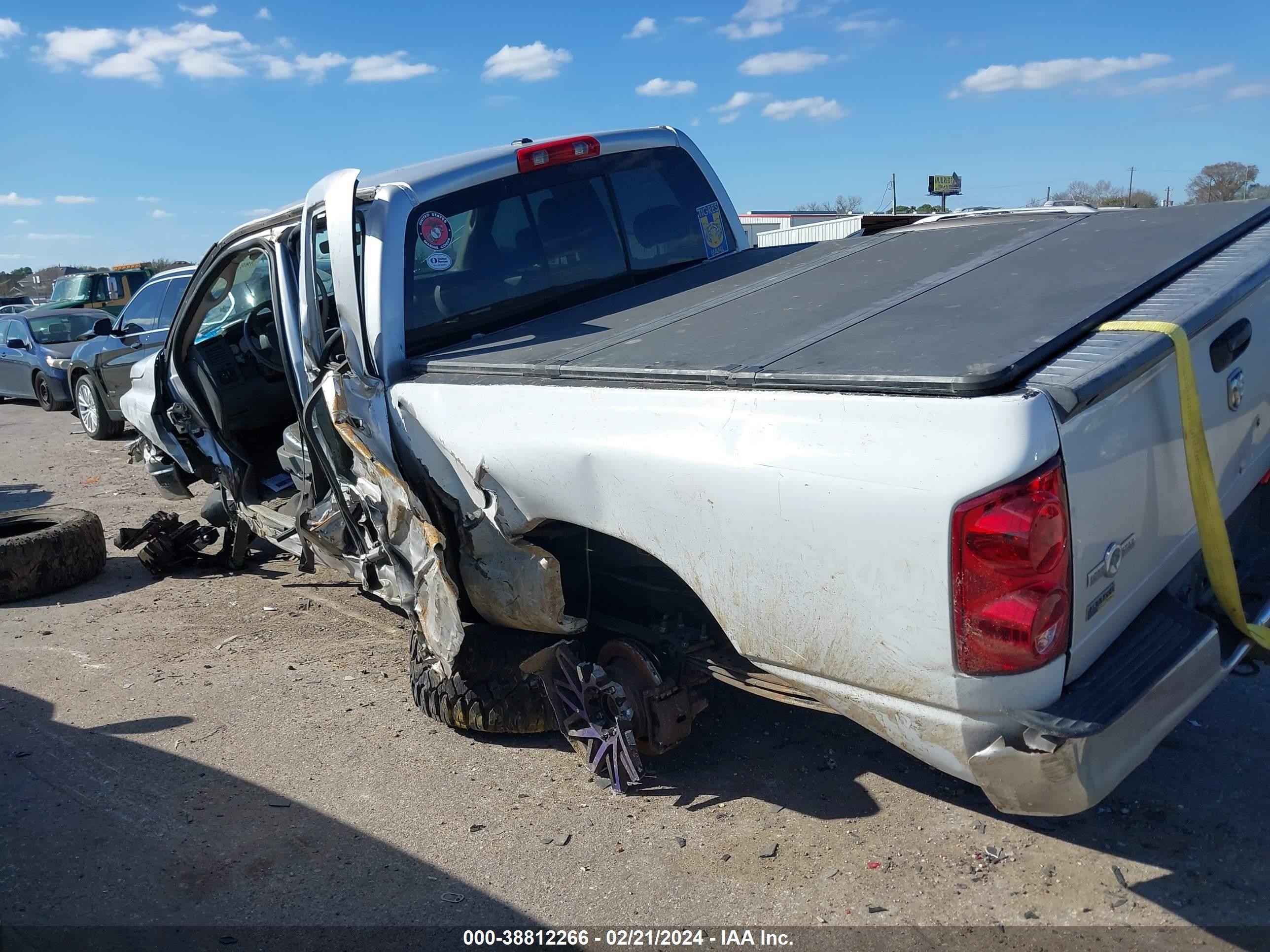 Photo 2 VIN: 1D7HU18N18S544168 - DODGE RAM 