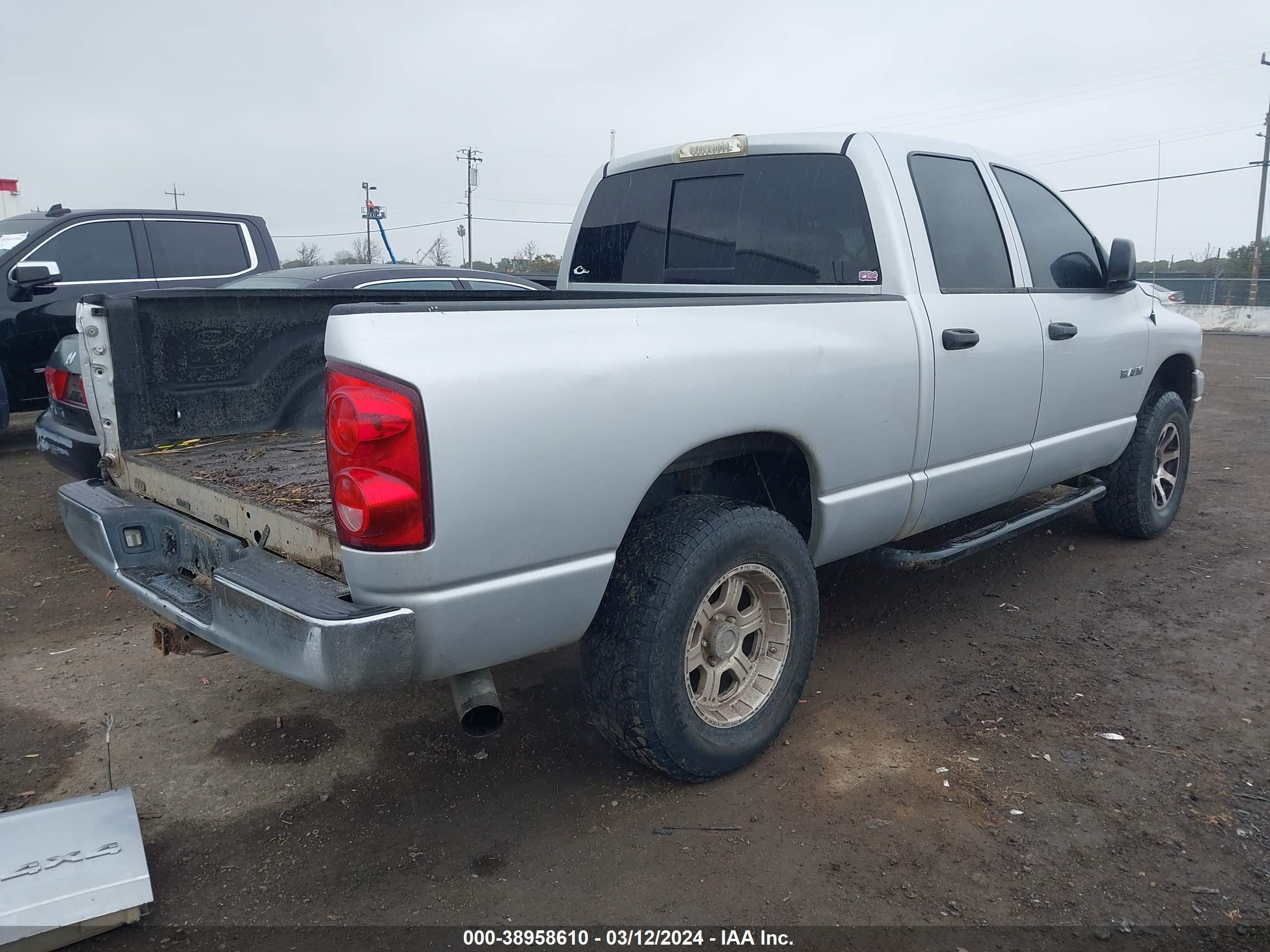 Photo 3 VIN: 1D7HU18N58S584947 - DODGE RAM 