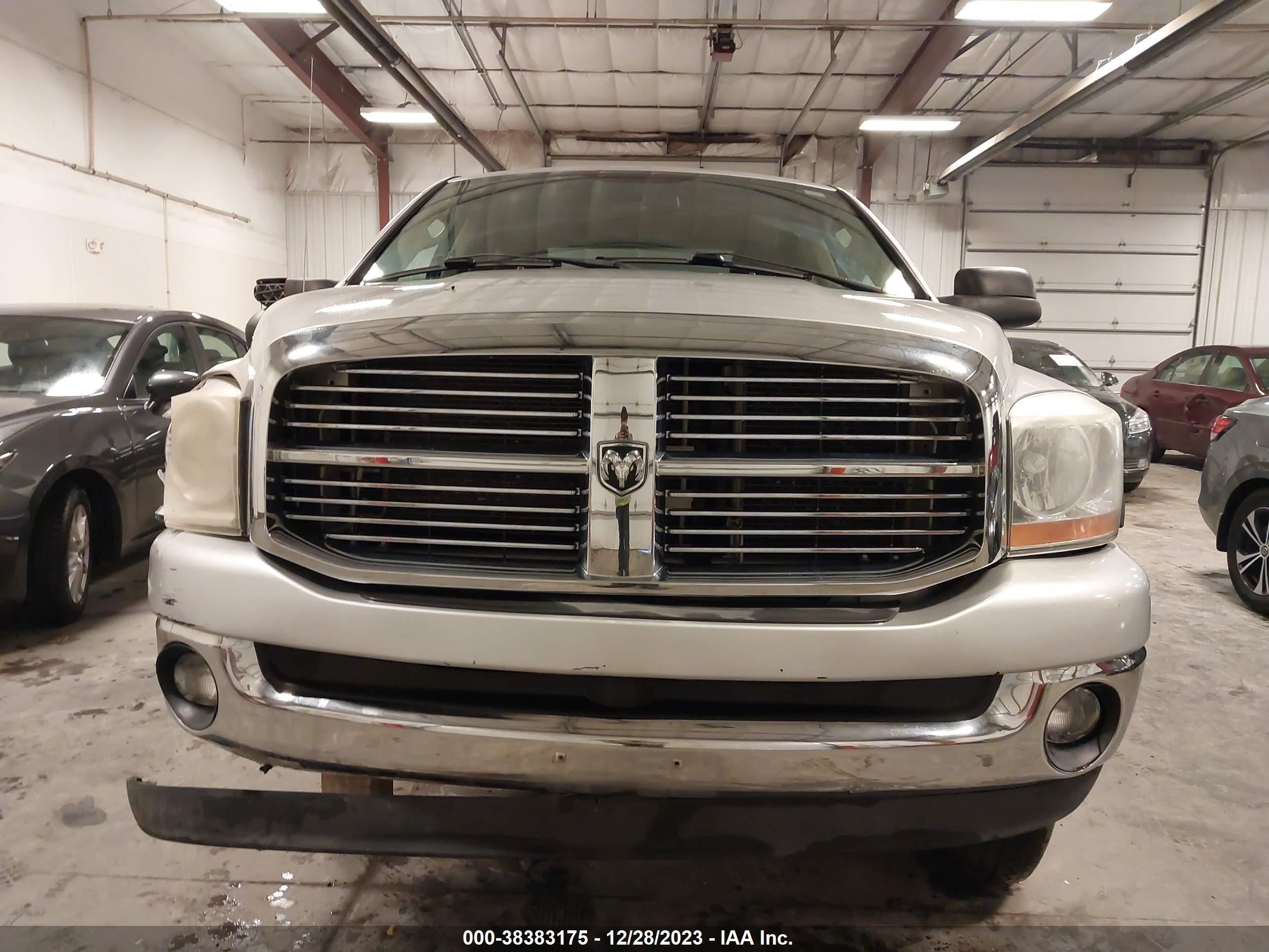 Photo 12 VIN: 1D7HU18N58S590151 - DODGE RAM 