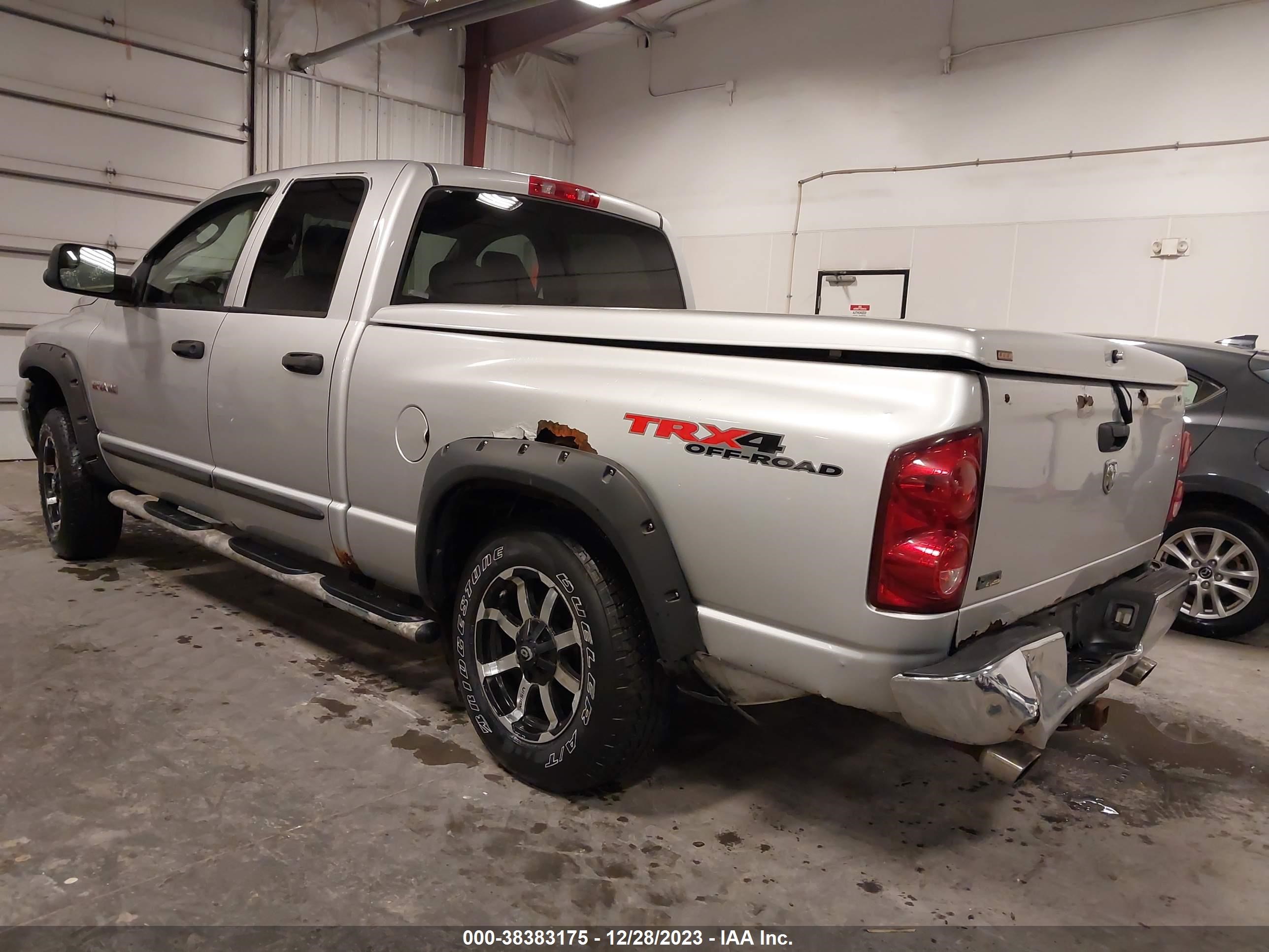 Photo 2 VIN: 1D7HU18N58S590151 - DODGE RAM 