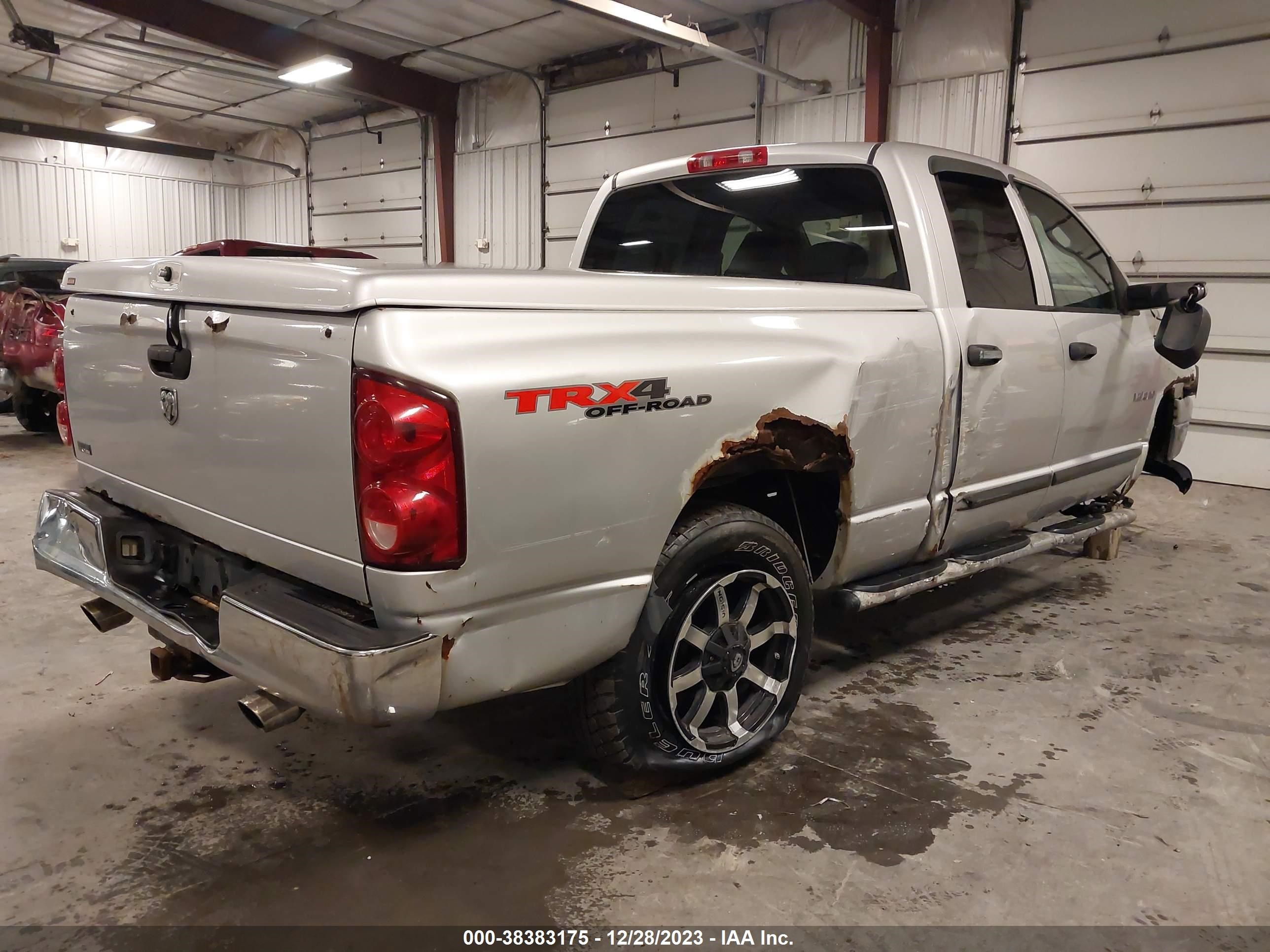 Photo 3 VIN: 1D7HU18N58S590151 - DODGE RAM 