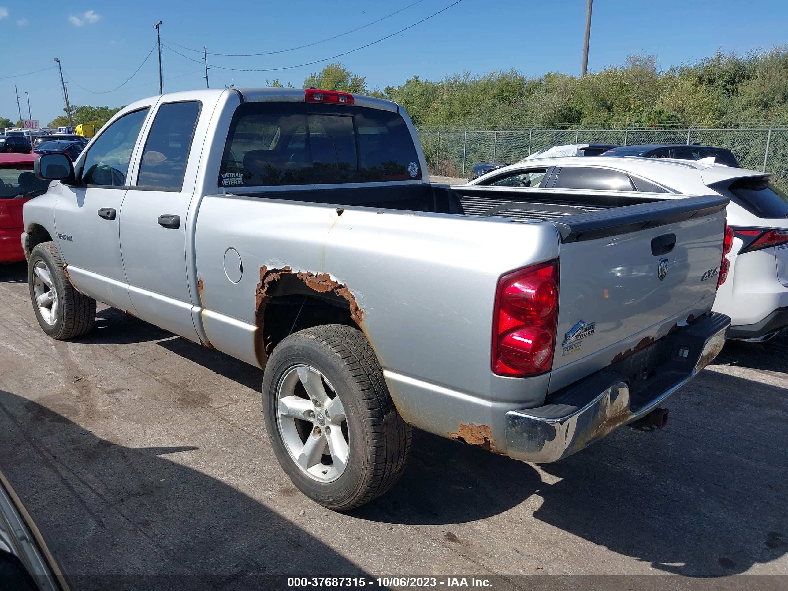 Photo 2 VIN: 1D7HU18N78S562738 - DODGE RAM 