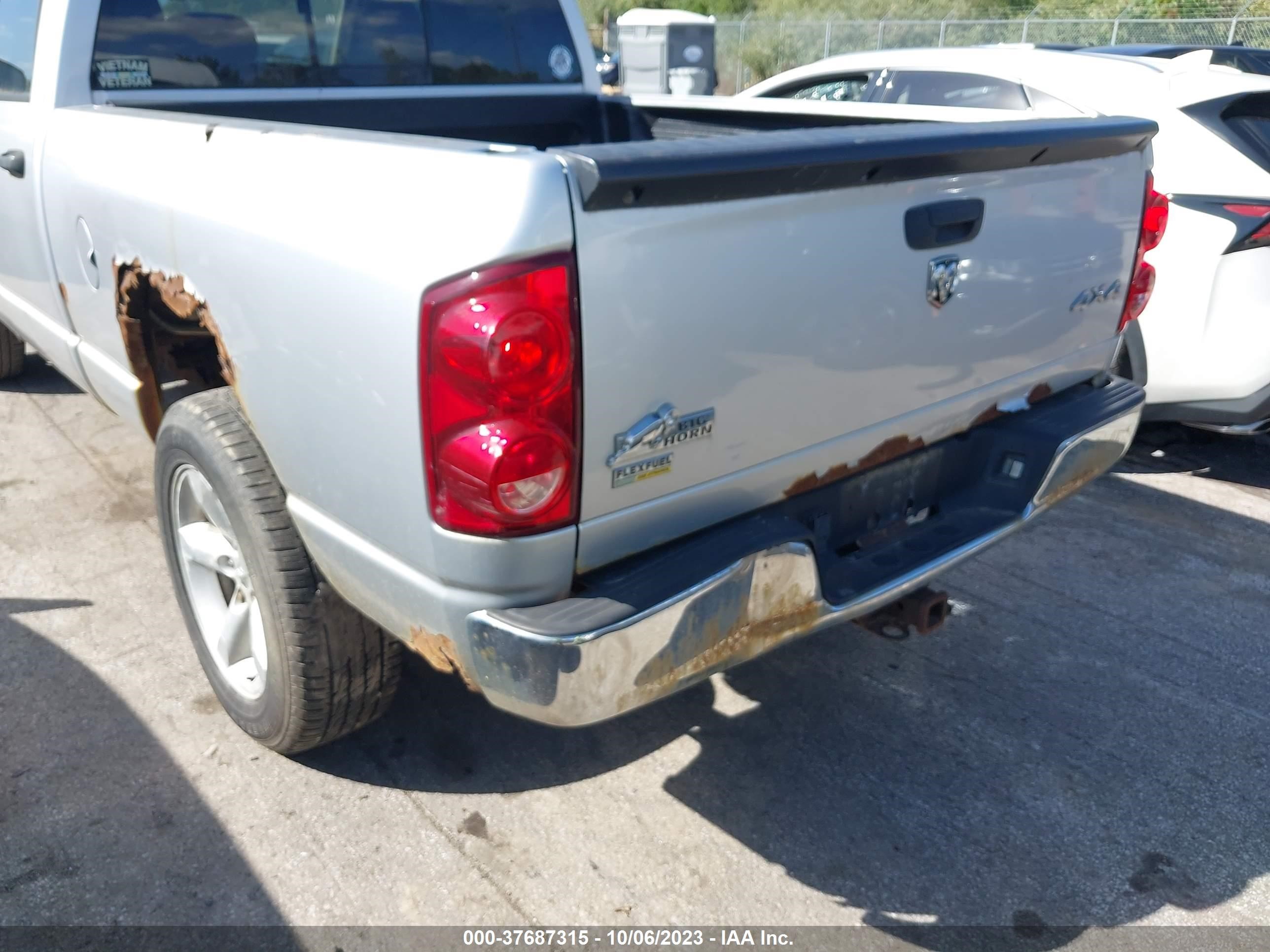 Photo 5 VIN: 1D7HU18N78S562738 - DODGE RAM 