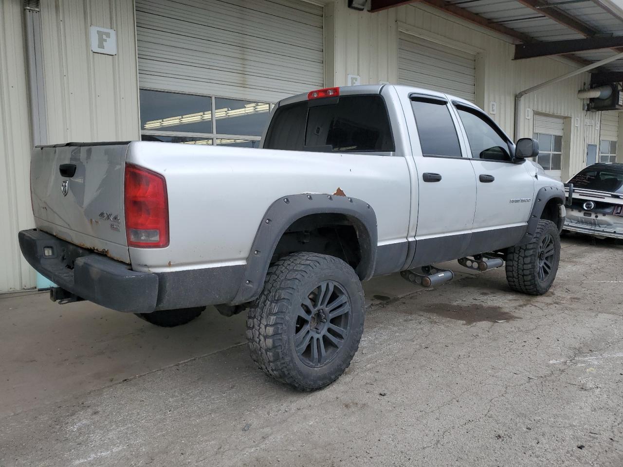 Photo 2 VIN: 1D7HU18N85S302716 - DODGE RAM 