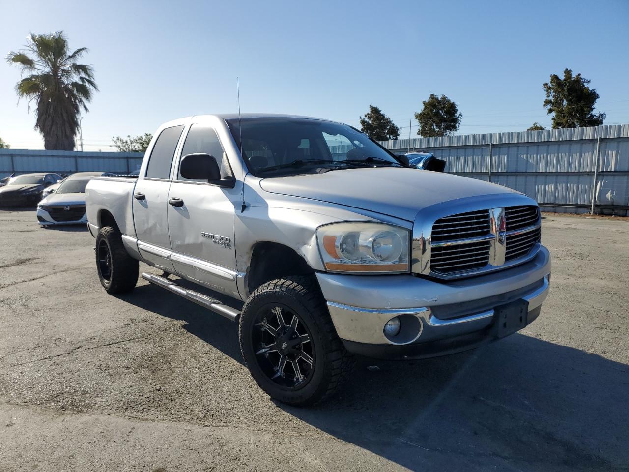 Photo 3 VIN: 1D7HU18N96S612990 - DODGE RAM 