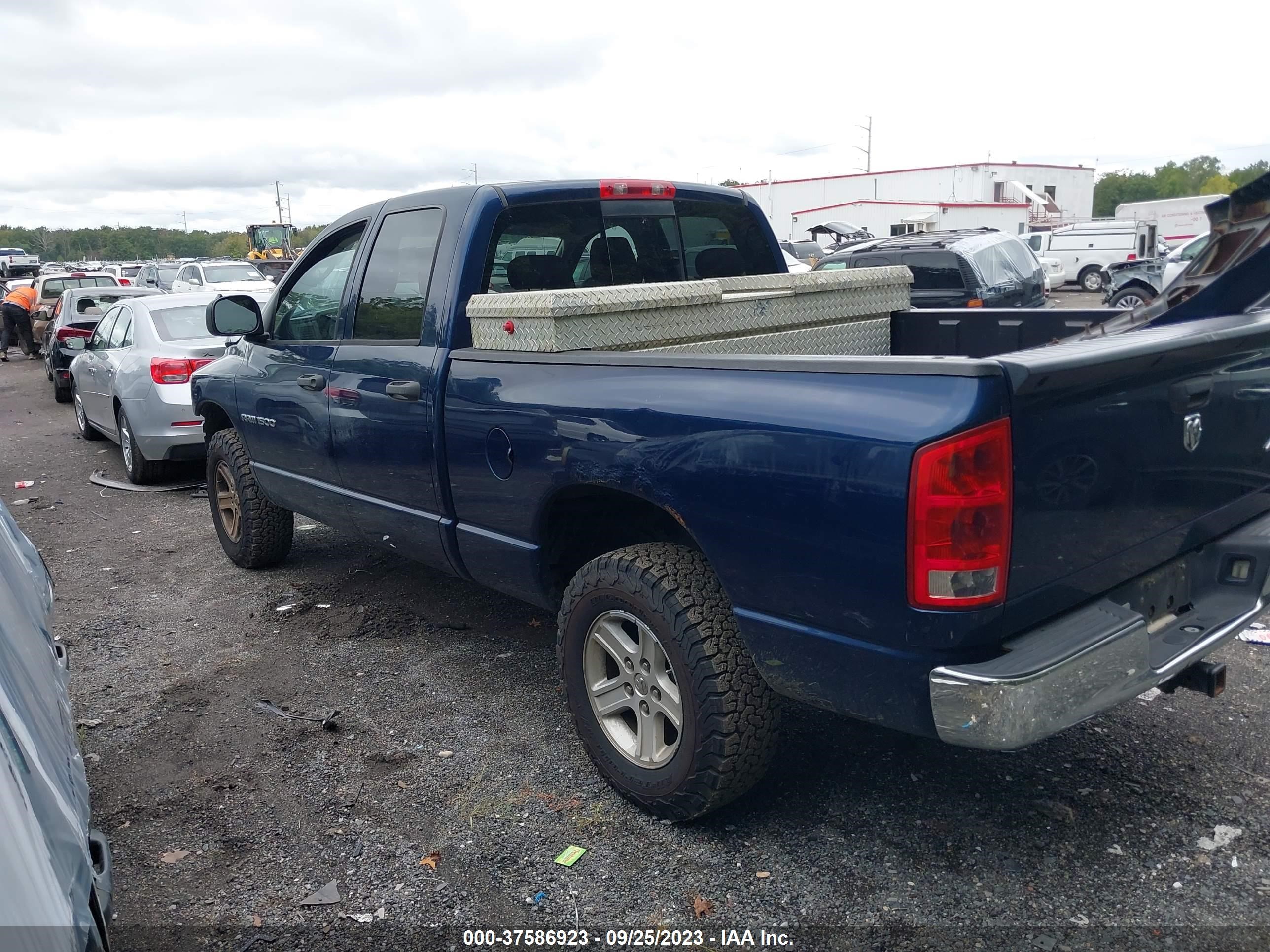 Photo 2 VIN: 1D7HU18NX6S618801 - DODGE RAM 