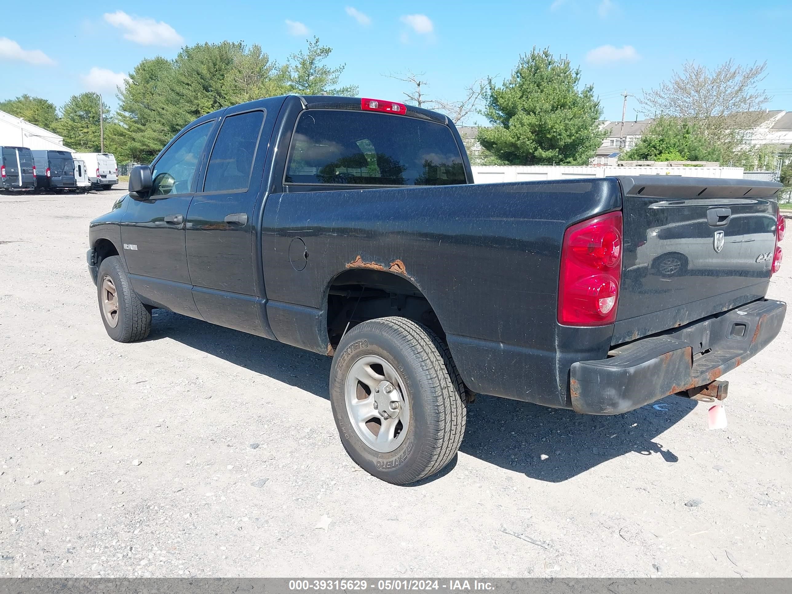 Photo 2 VIN: 1D7HU18NX8S574687 - DODGE RAM 