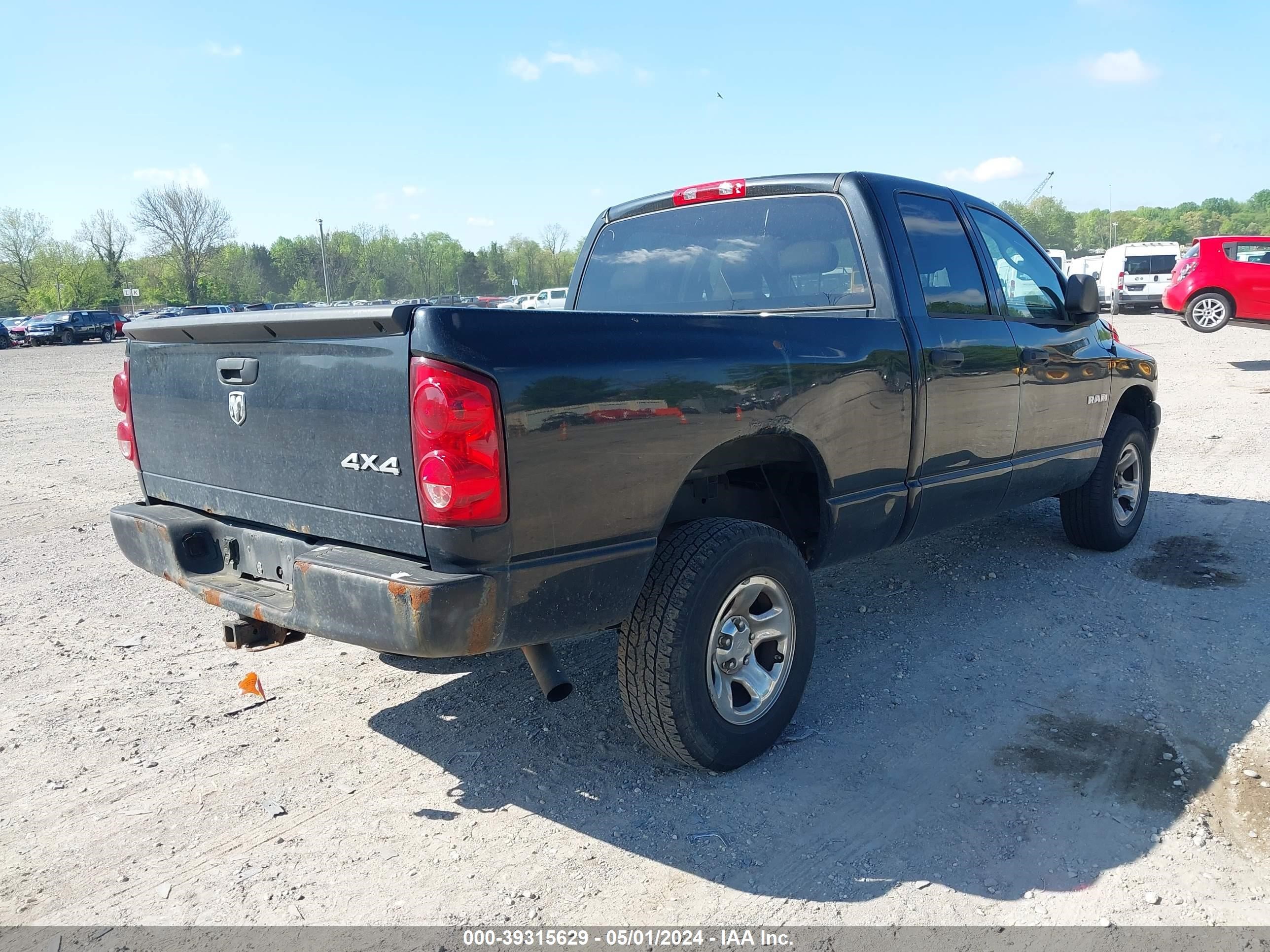 Photo 3 VIN: 1D7HU18NX8S574687 - DODGE RAM 