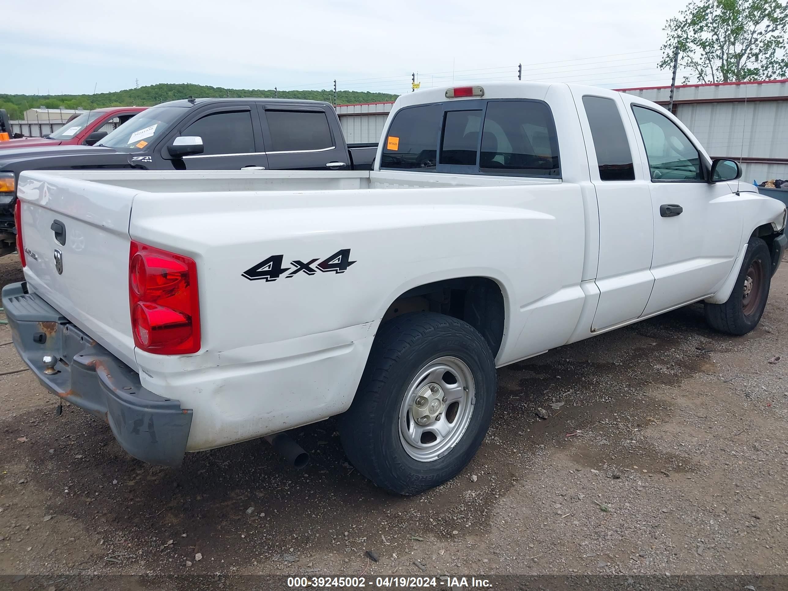 Photo 2 VIN: 1D7HW22KX5S152400 - DODGE DAKOTA 