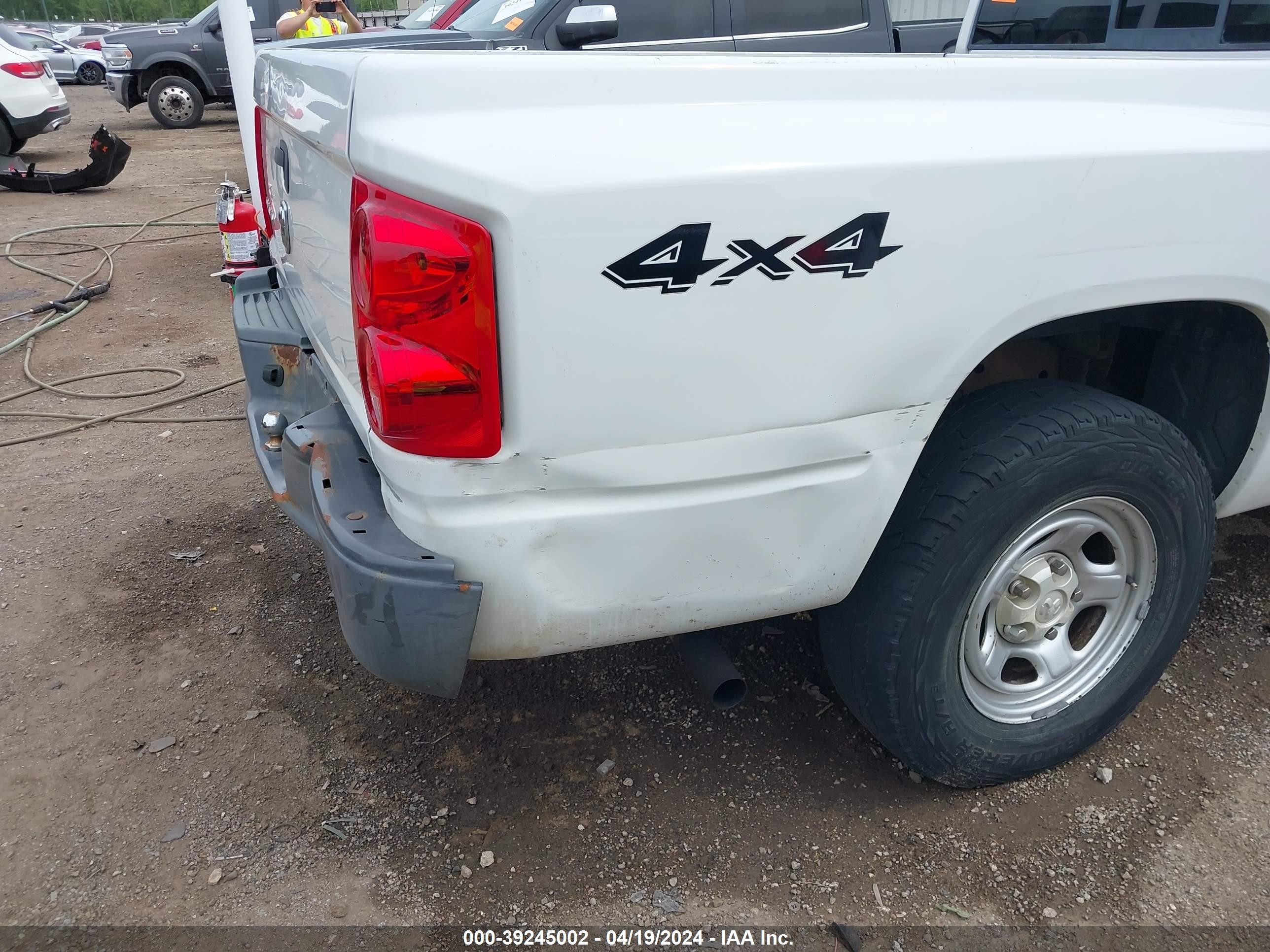 Photo 4 VIN: 1D7HW22KX5S152400 - DODGE DAKOTA 