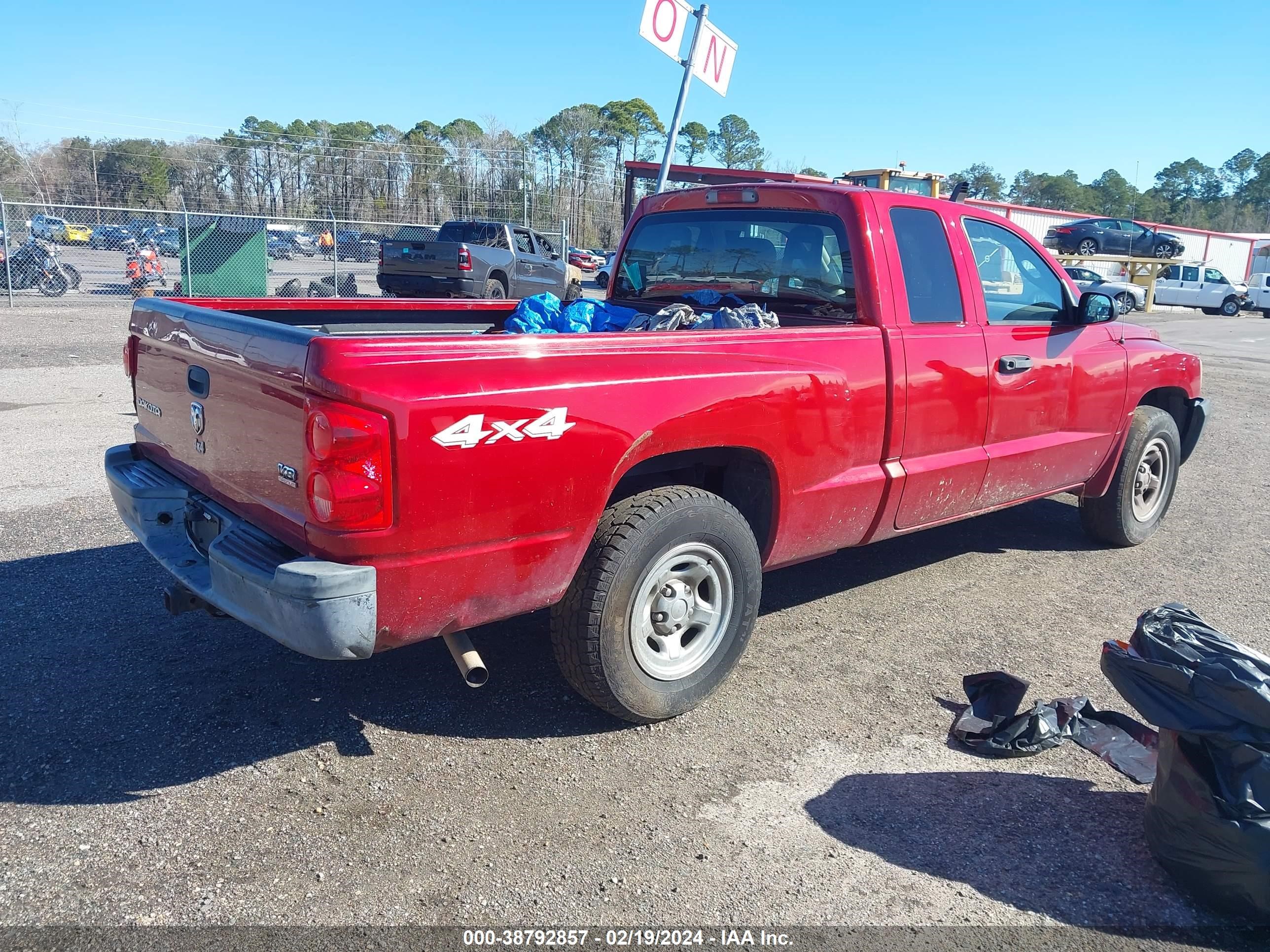 Photo 3 VIN: 1D7HW22N96S715674 - DODGE DAKOTA 