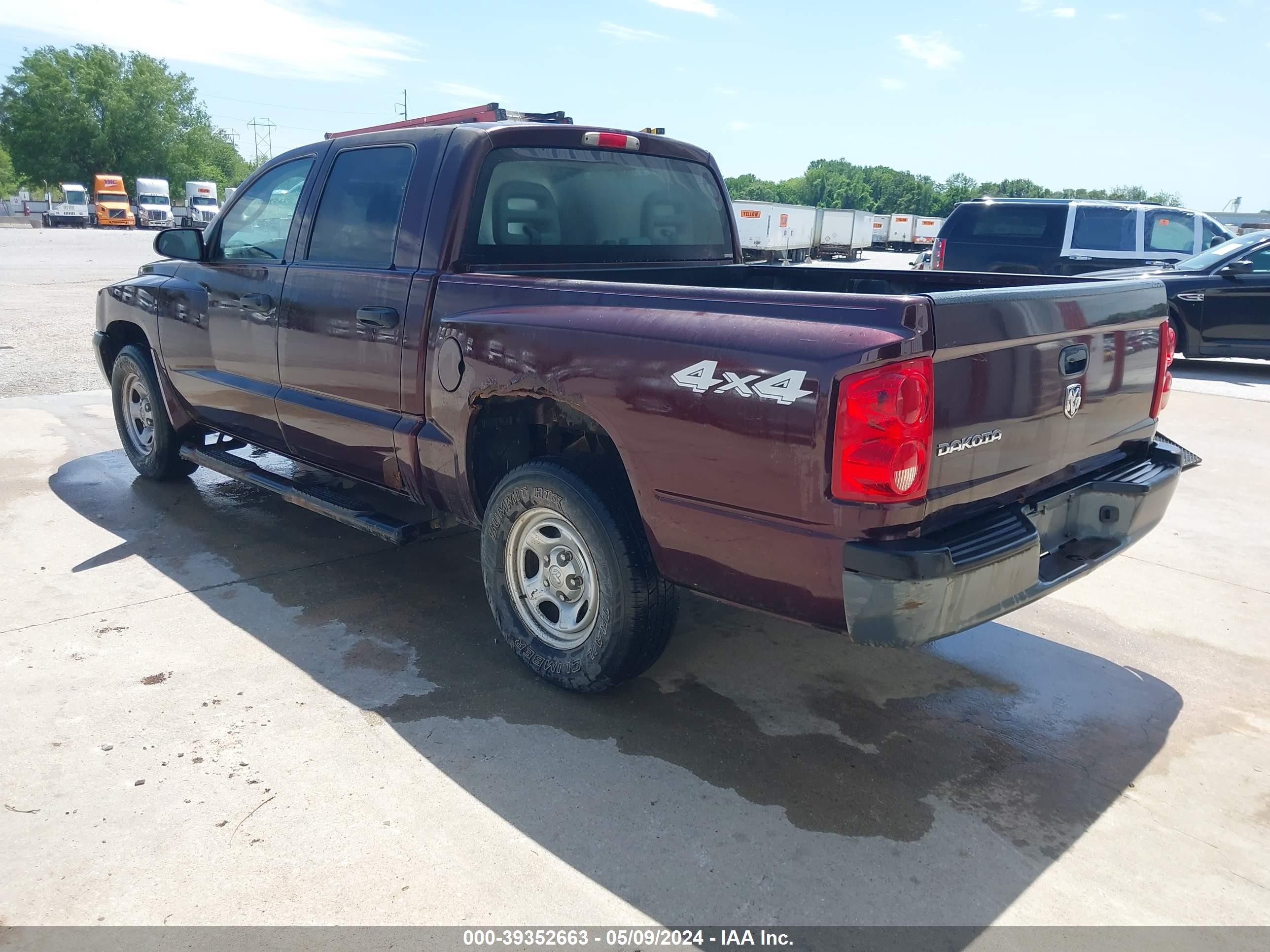 Photo 2 VIN: 1D7HW28K05S331102 - DODGE DAKOTA 