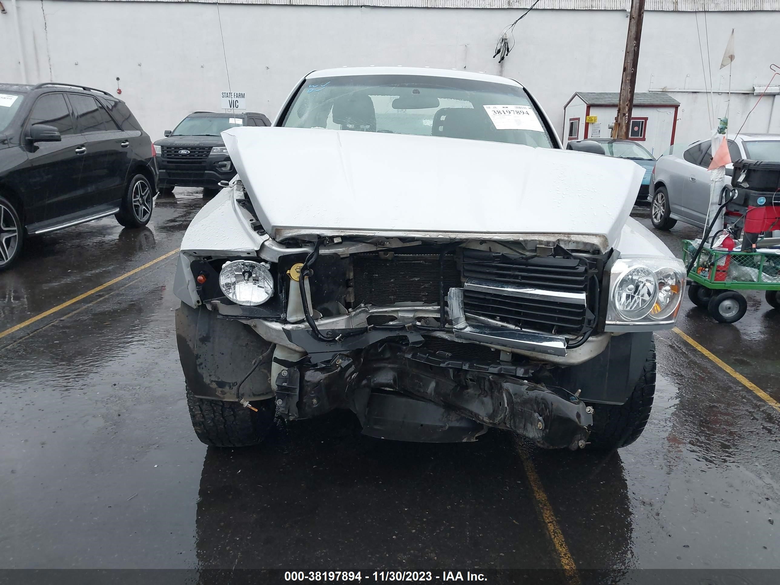 Photo 11 VIN: 1D7HW28K55S205155 - DODGE DAKOTA 