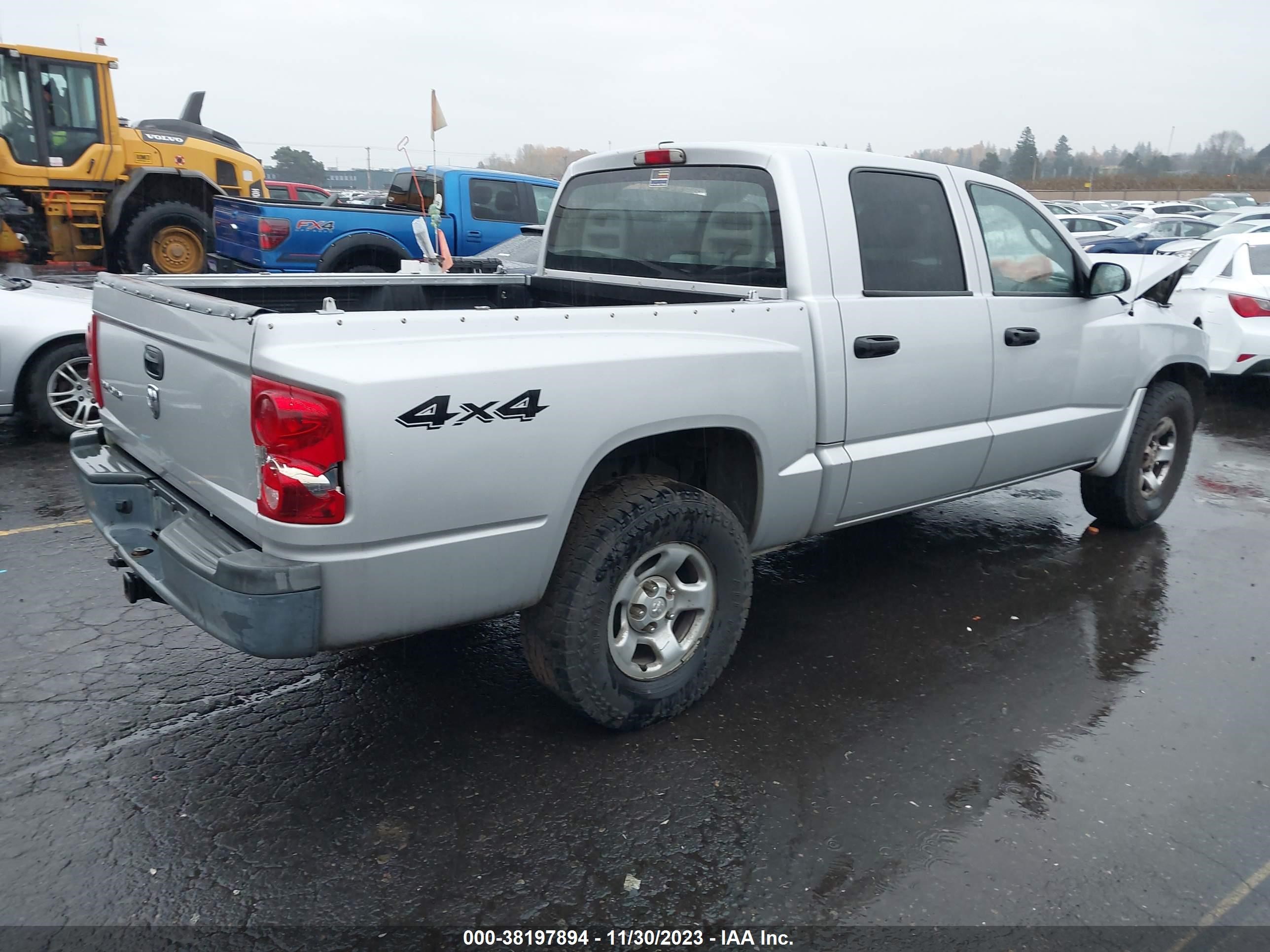 Photo 3 VIN: 1D7HW28K55S205155 - DODGE DAKOTA 