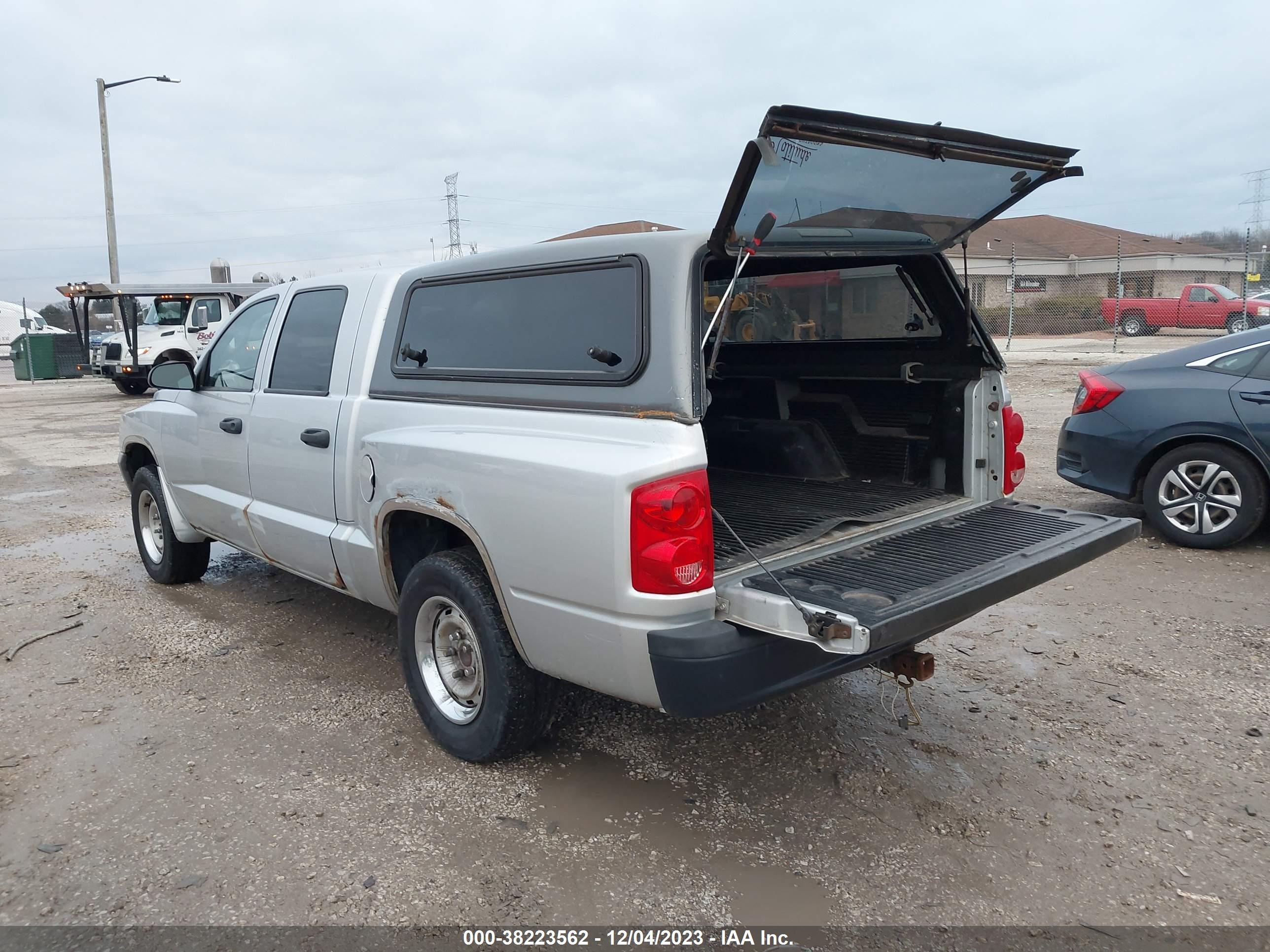 Photo 2 VIN: 1D7HW28NX5S226559 - DODGE DAKOTA 