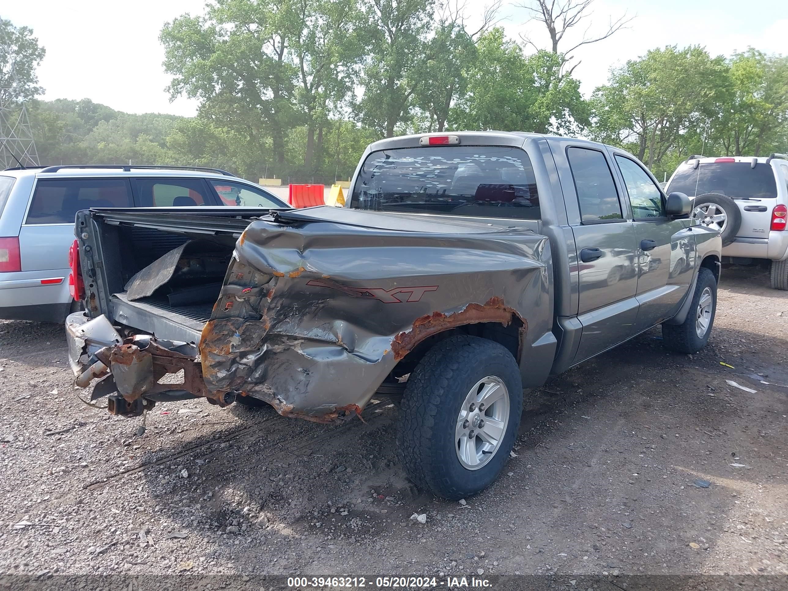 Photo 3 VIN: 1D7HW38K88S520851 - DODGE DAKOTA 