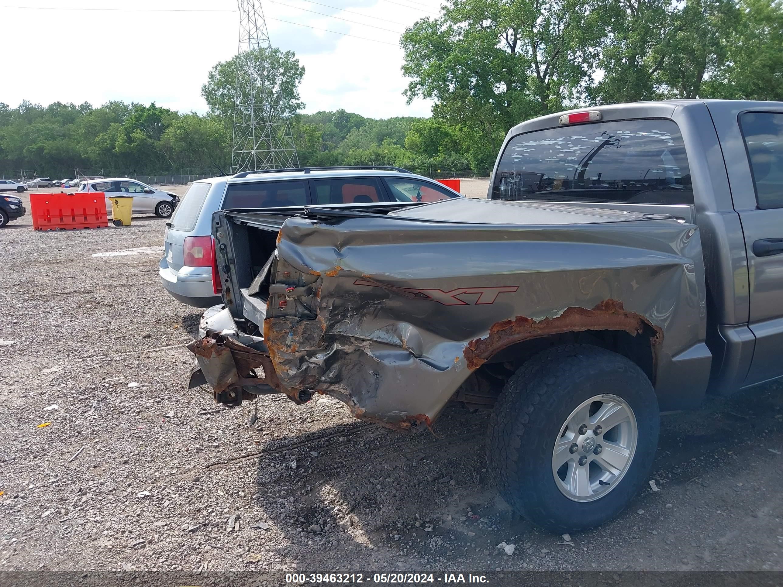 Photo 5 VIN: 1D7HW38K88S520851 - DODGE DAKOTA 