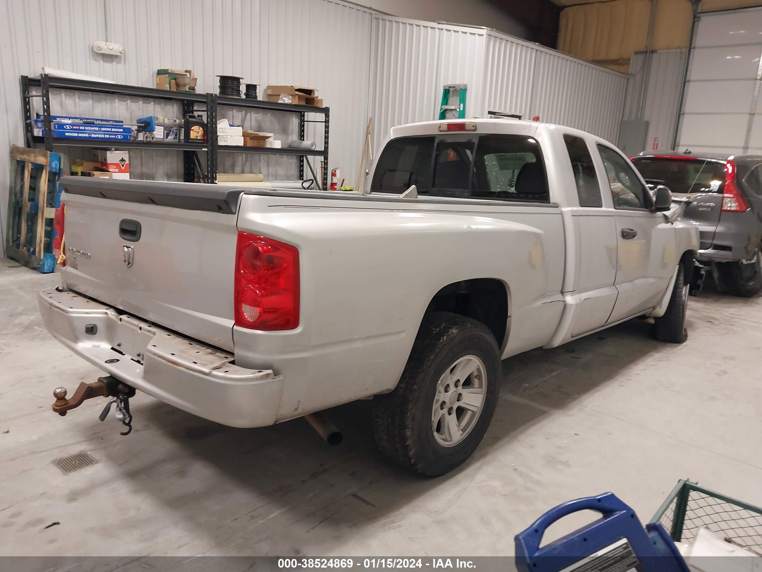 Photo 3 VIN: 1D7HW42K08S628749 - DODGE DAKOTA 