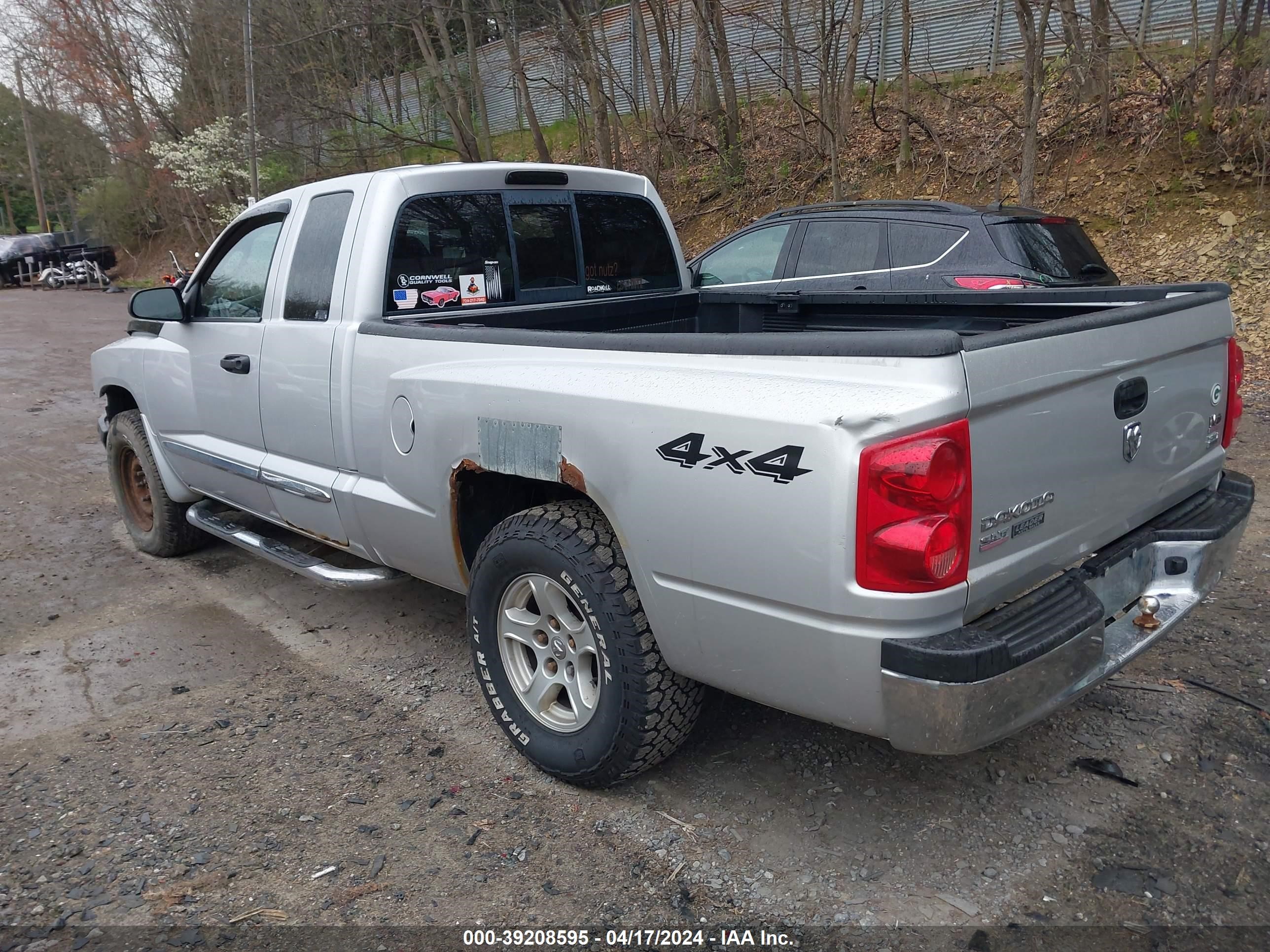 Photo 2 VIN: 1D7HW42N95S245608 - DODGE DAKOTA 