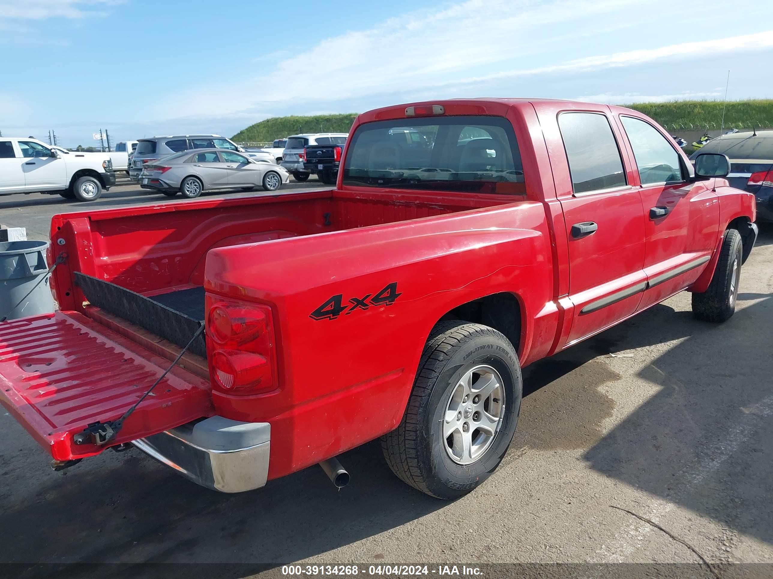 Photo 3 VIN: 1D7HW48N15S253984 - DODGE DAKOTA 