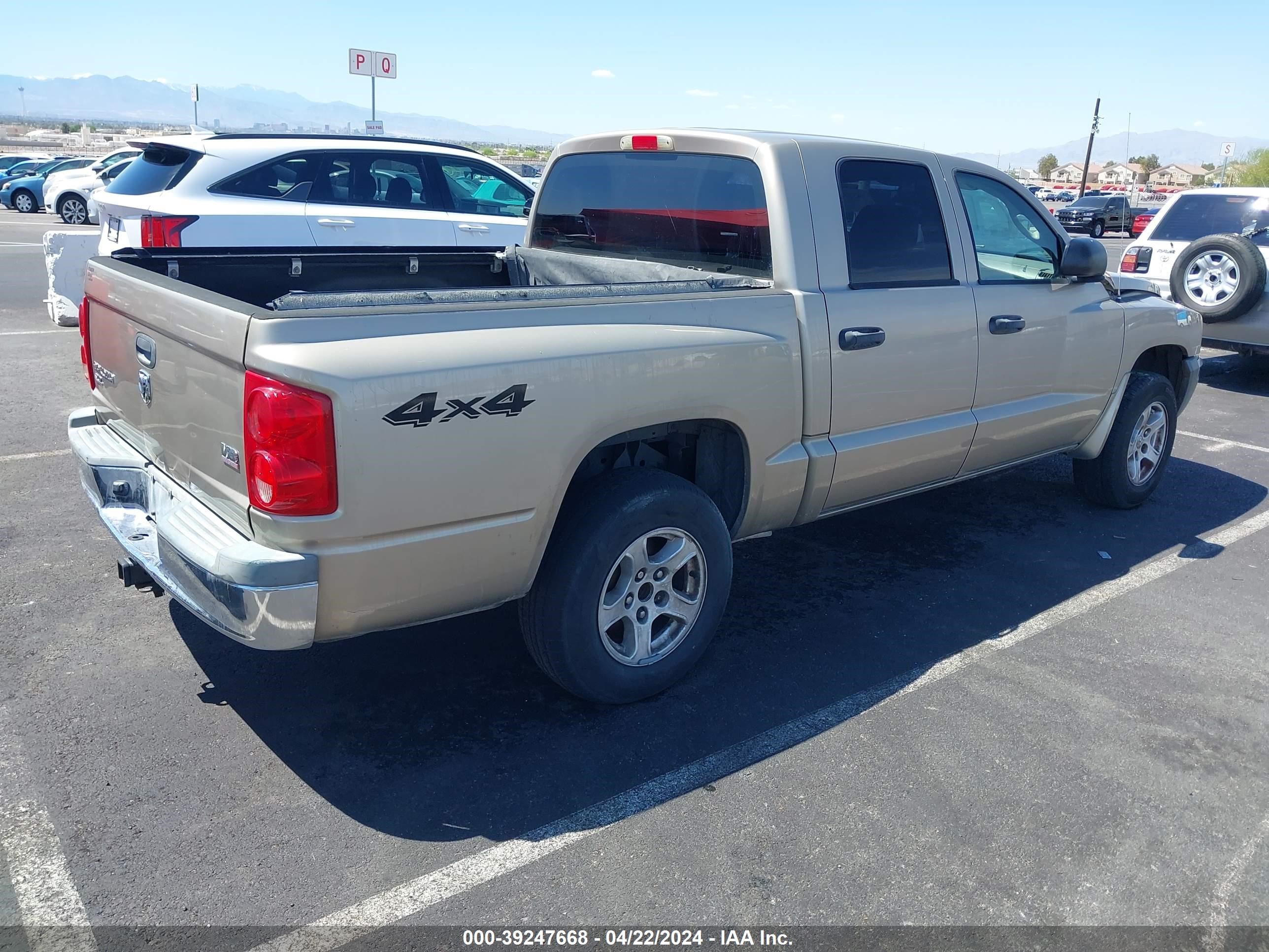 Photo 3 VIN: 1D7HW48N15S257095 - DODGE DAKOTA 