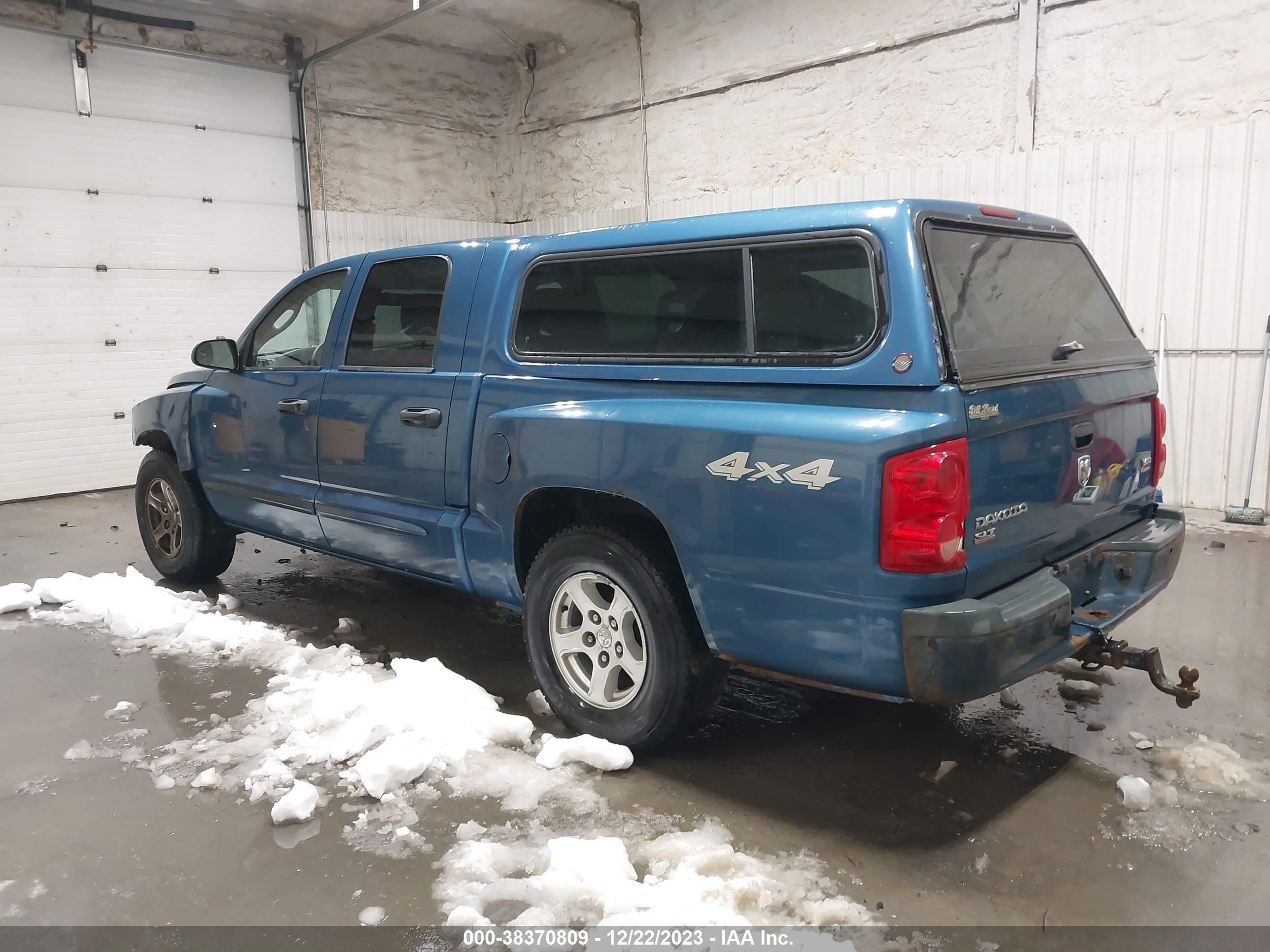 Photo 2 VIN: 1D7HW48N25S244999 - DODGE DAKOTA 