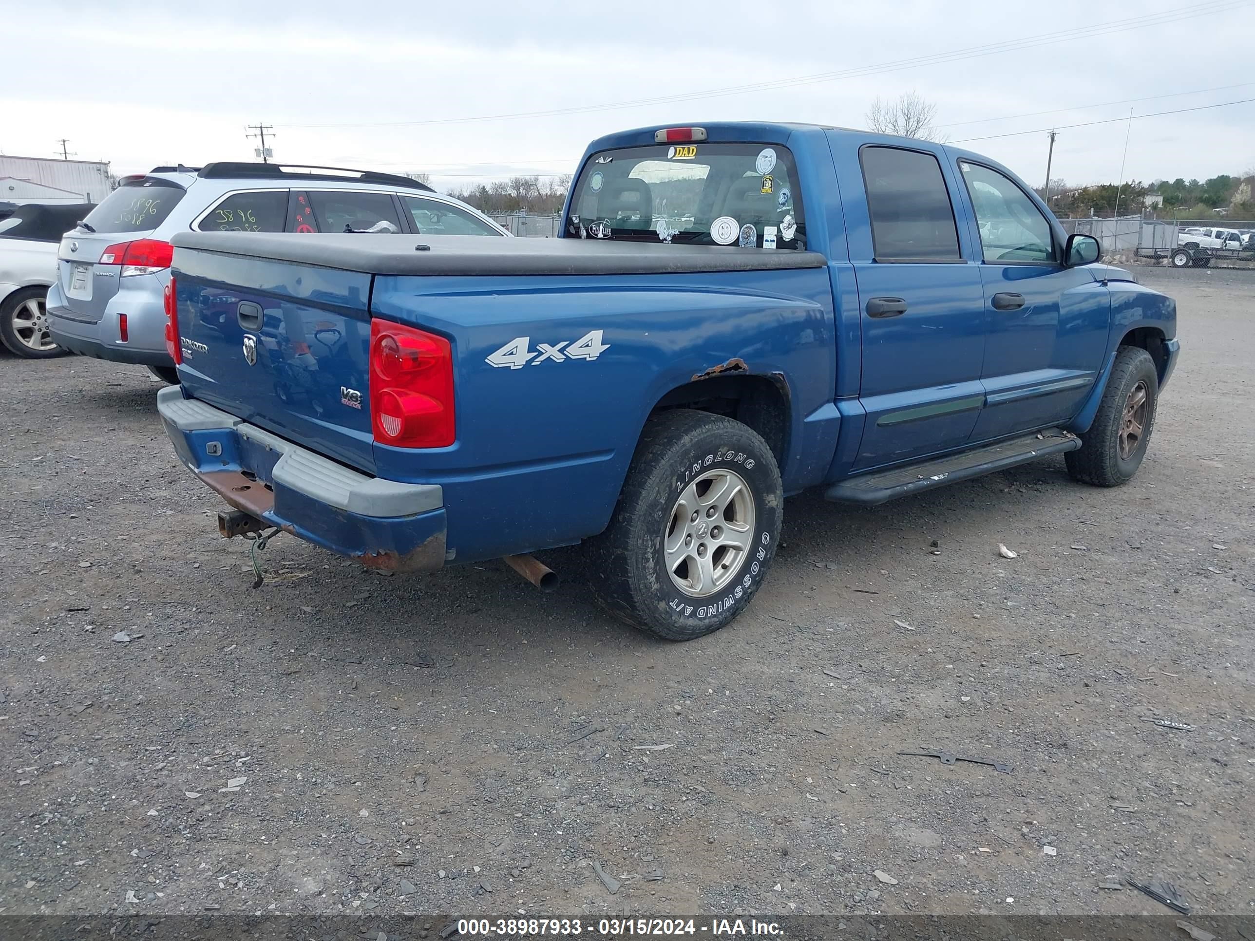 Photo 3 VIN: 1D7HW48N25S245120 - DODGE DAKOTA 