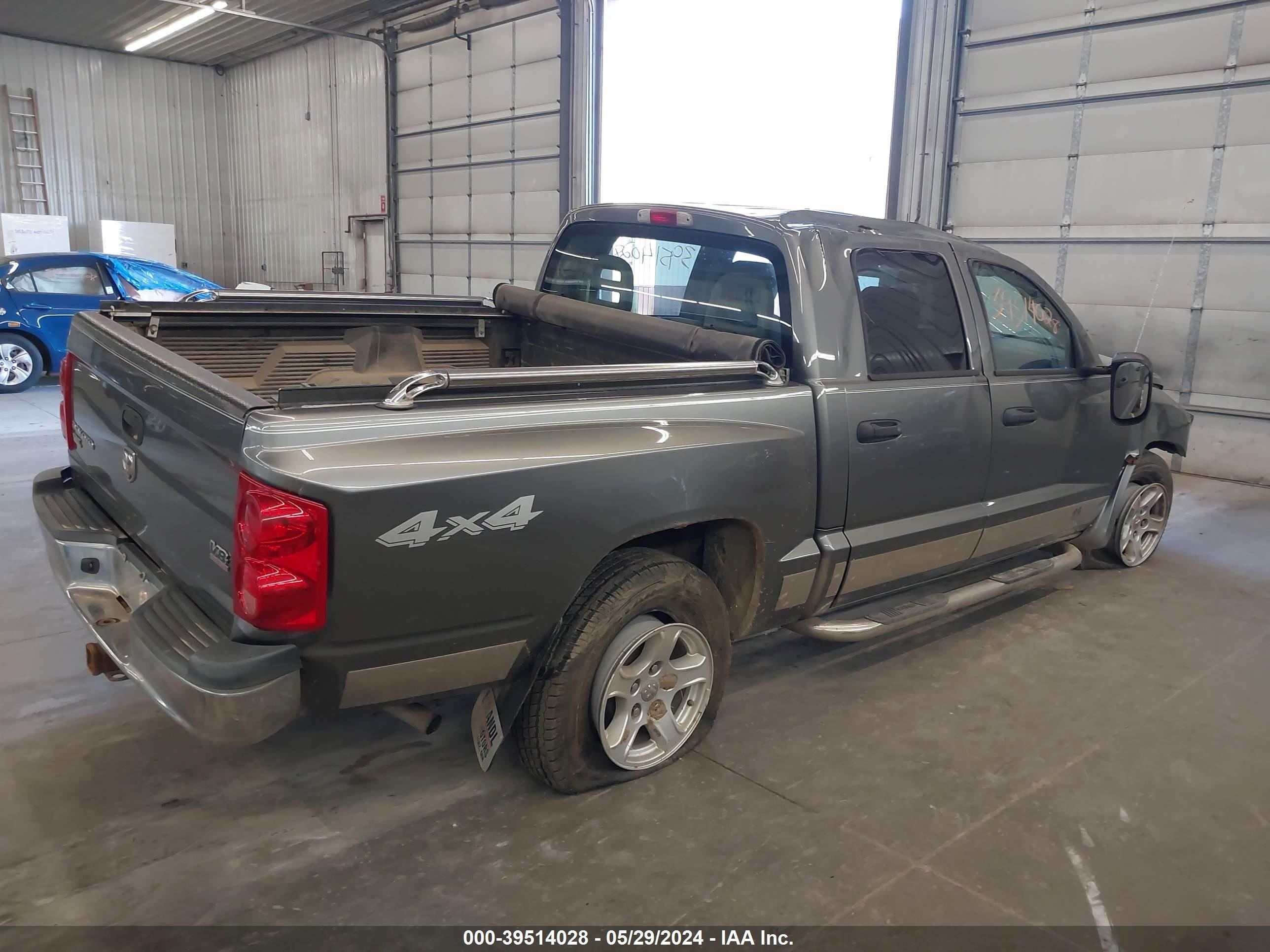 Photo 3 VIN: 1D7HW48N36S561403 - DODGE DAKOTA 