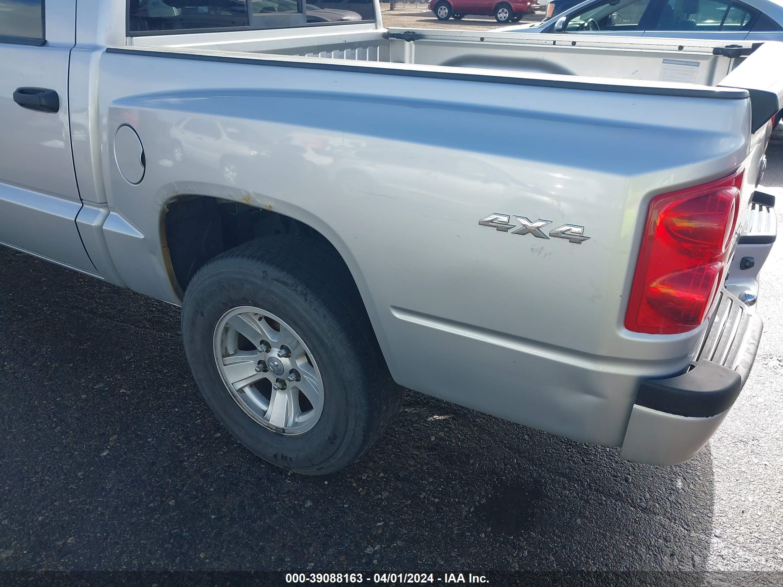 Photo 11 VIN: 1D7HW48N68S562225 - DODGE DAKOTA 