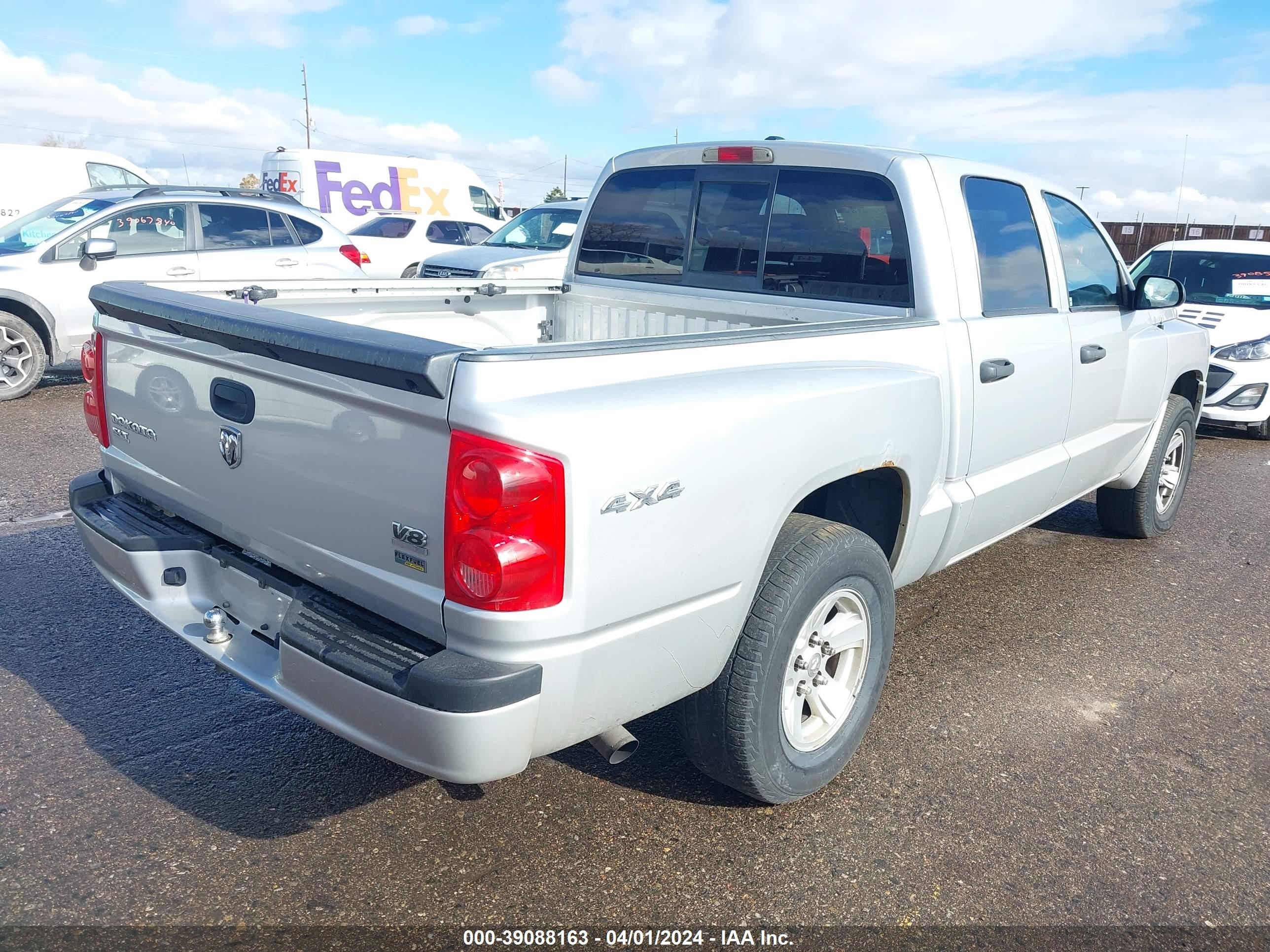 Photo 3 VIN: 1D7HW48N68S562225 - DODGE DAKOTA 