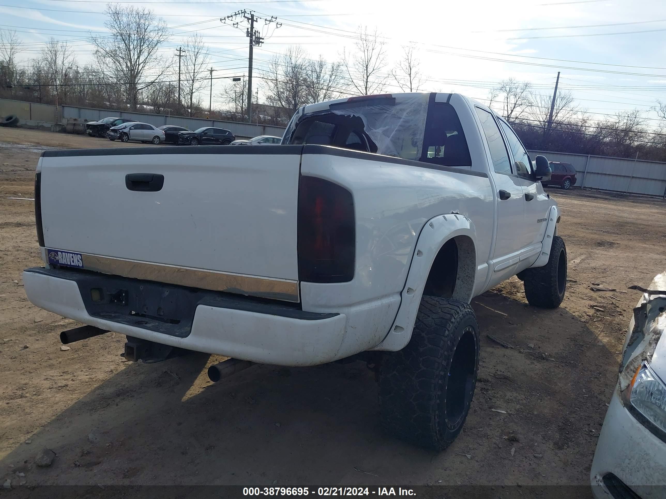 Photo 3 VIN: 1D7KU28D44J177527 - DODGE RAM 