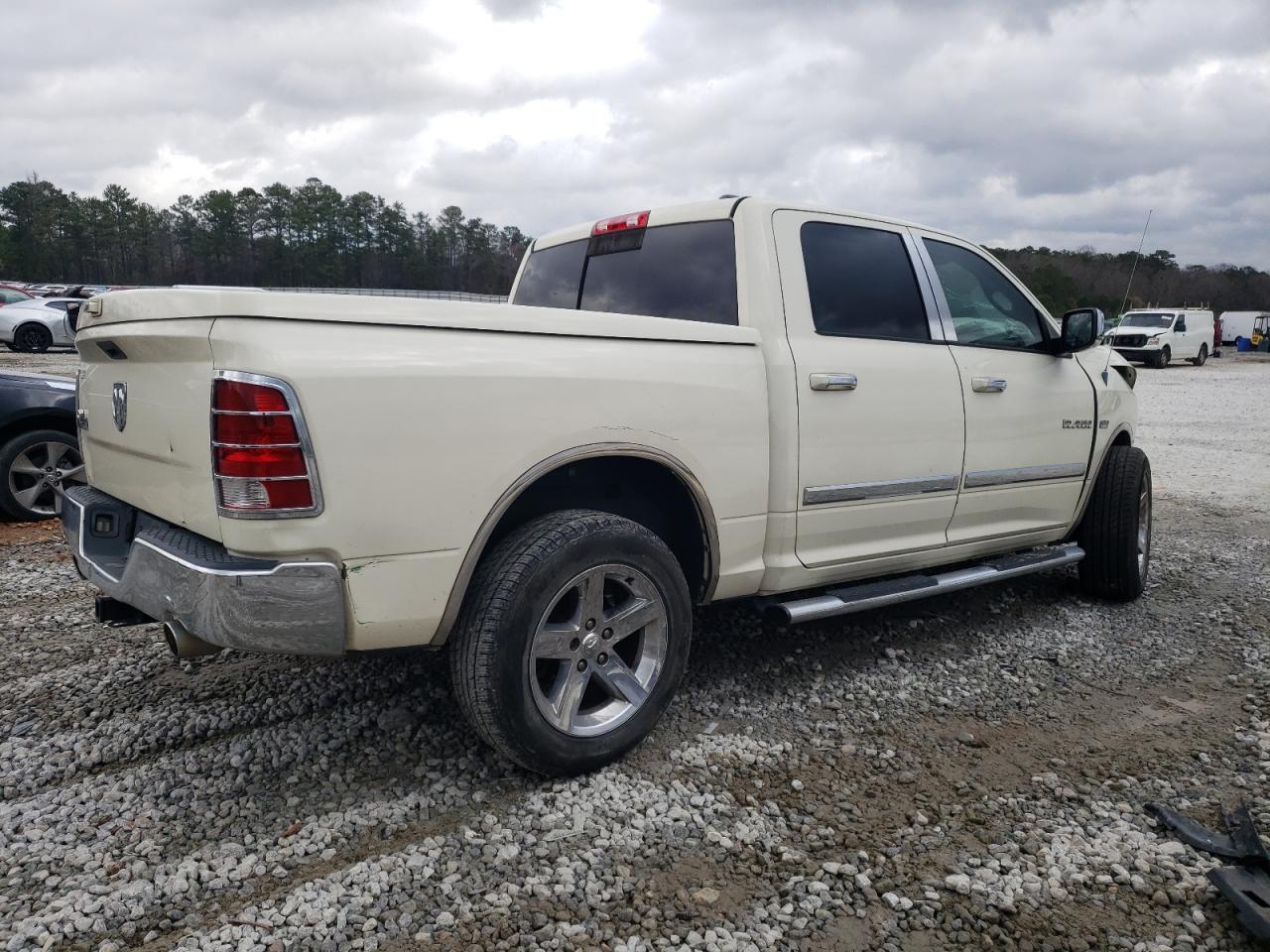 Photo 2 VIN: 1D7RB1CT9AS226546 - DODGE RAM 