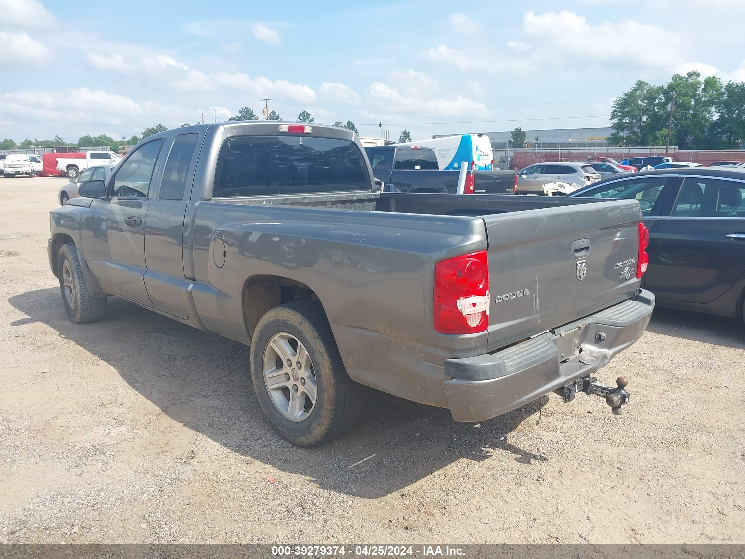 Photo 2 VIN: 1D7RE3BK5BS708346 - RAM DAKOTA 