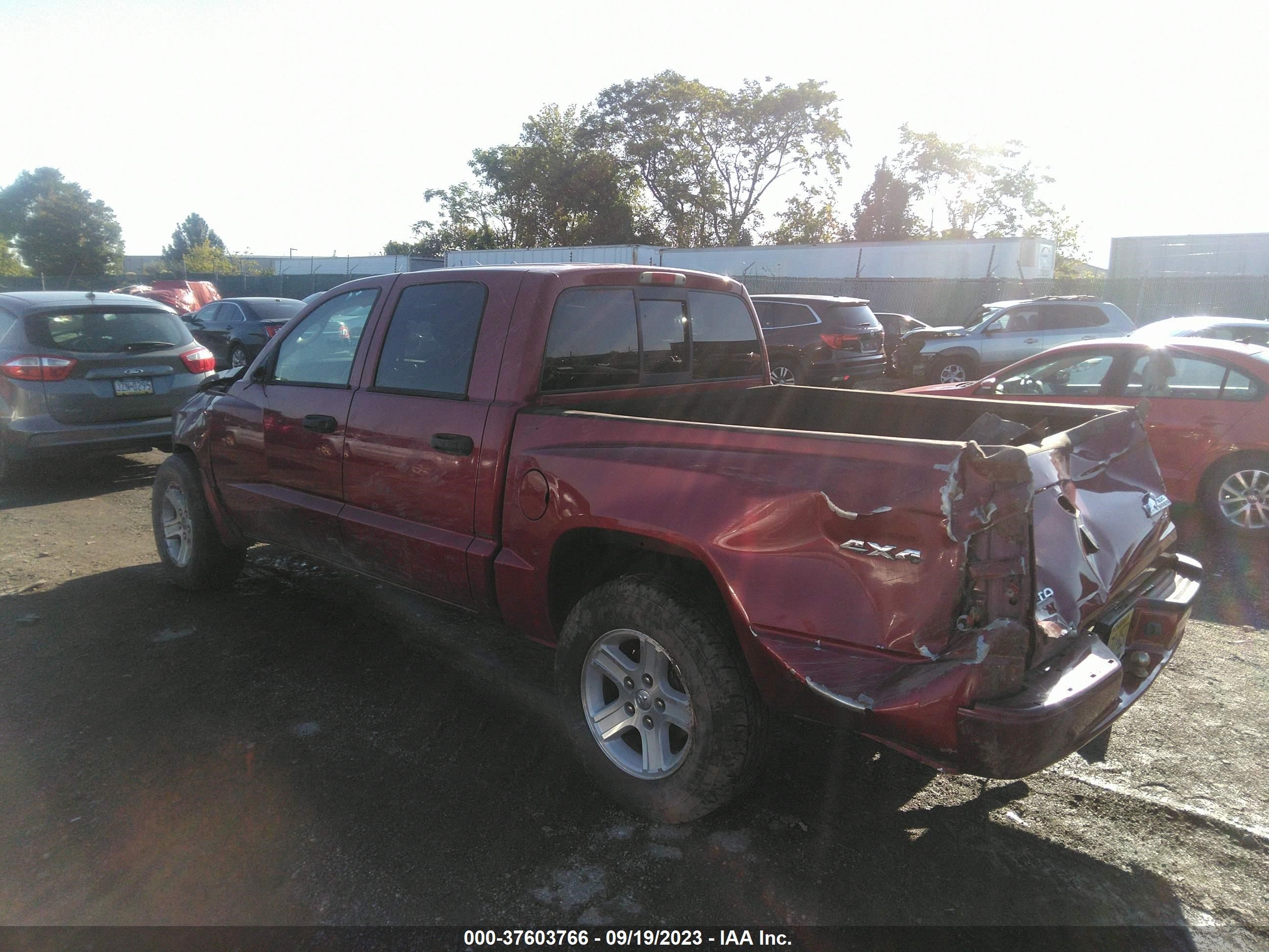 Photo 2 VIN: 1D7RW3GK2BS602751 - RAM DAKOTA 