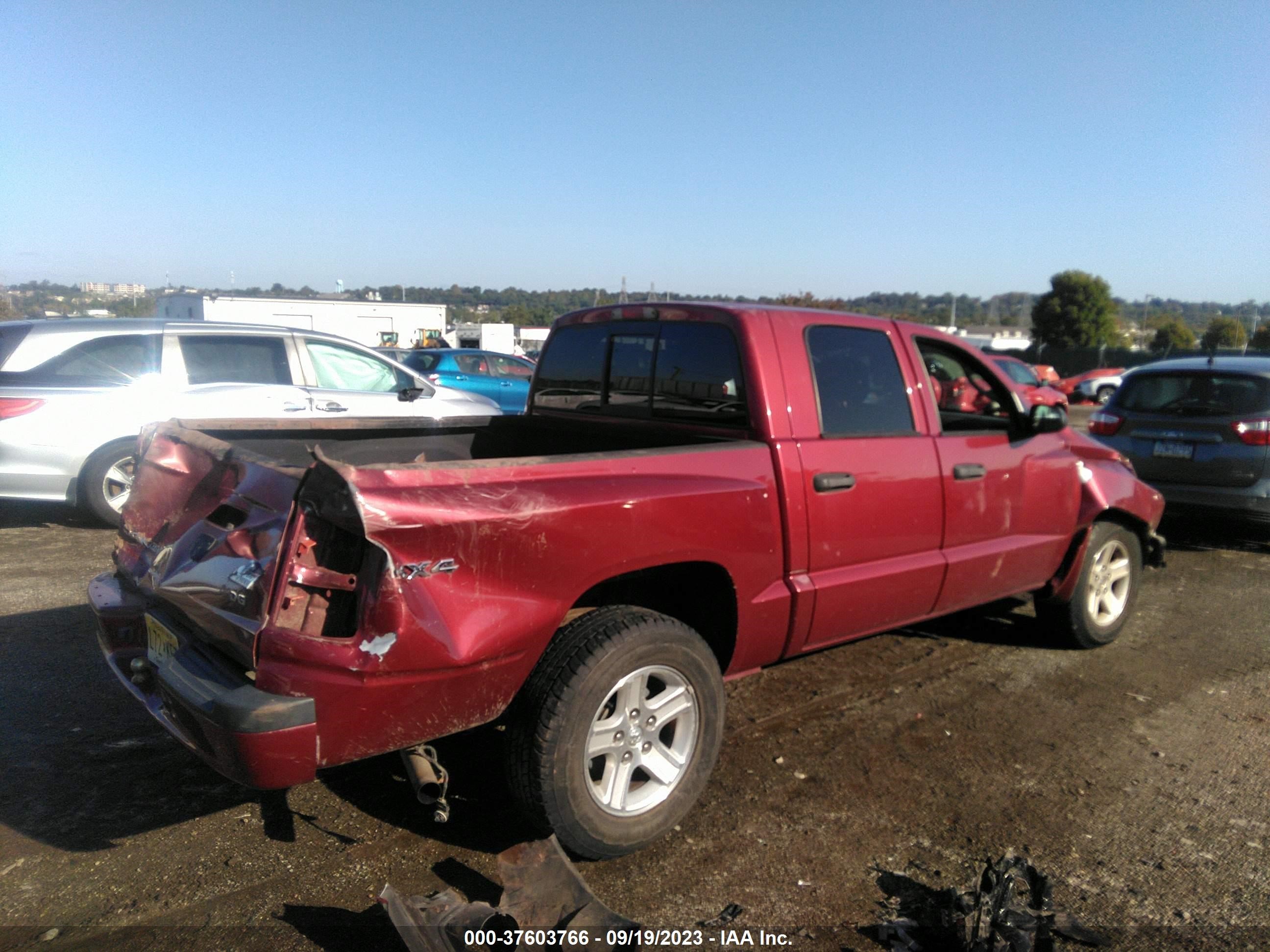 Photo 3 VIN: 1D7RW3GK2BS602751 - RAM DAKOTA 