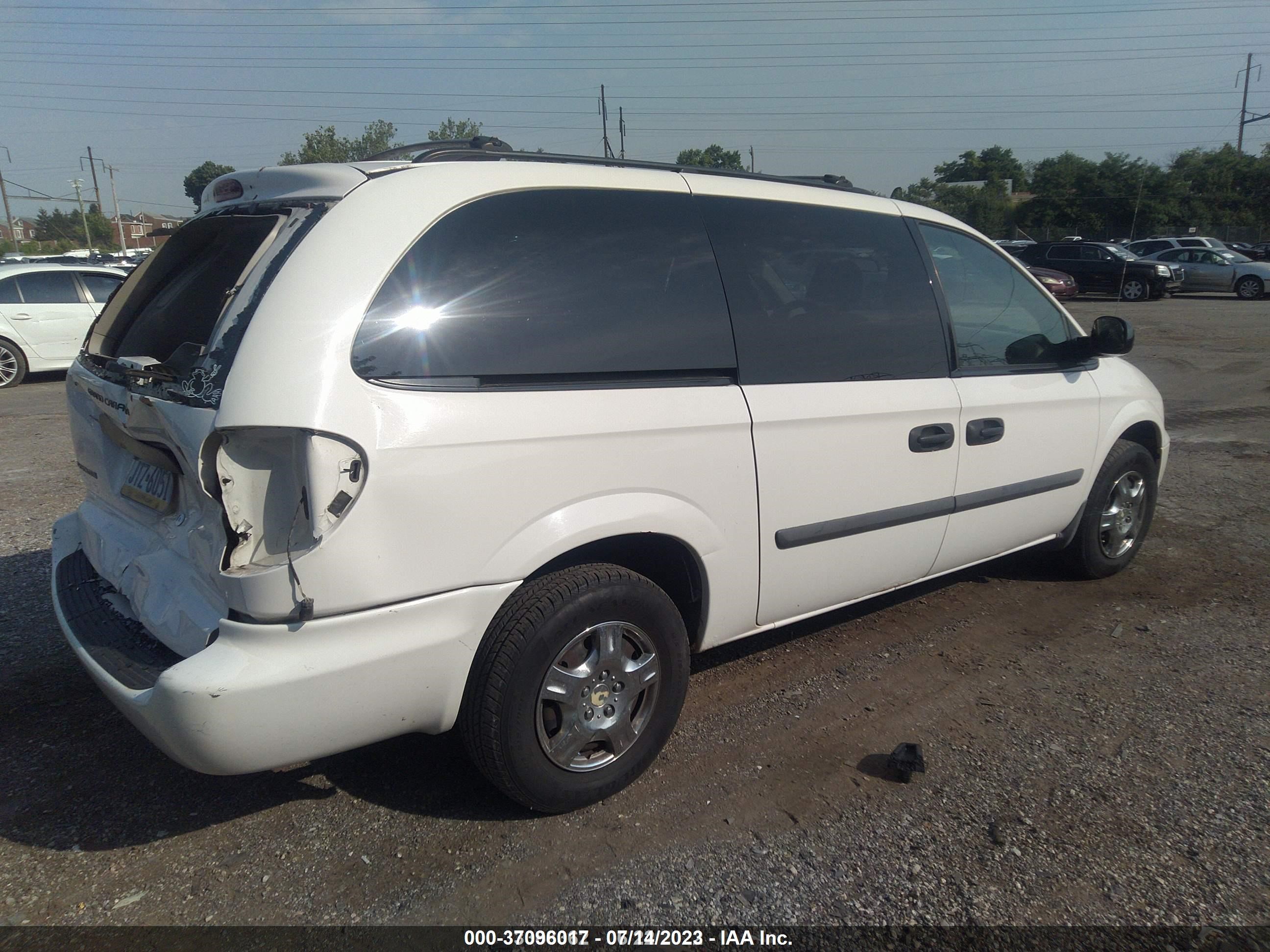 Photo 3 VIN: 1D8GP24R47B140115 - DODGE CARAVAN 