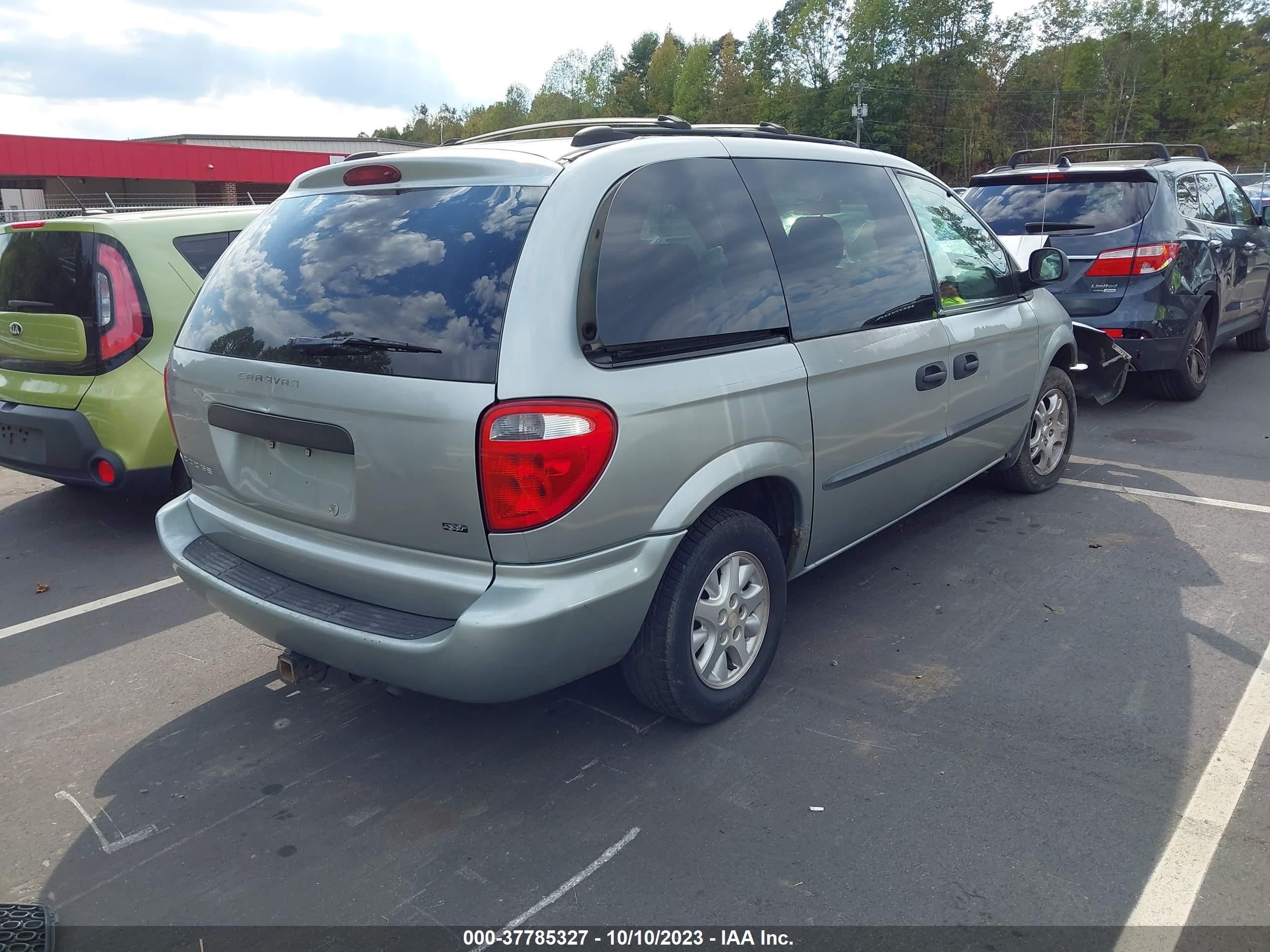 Photo 3 VIN: 1D8GP253X3B218420 - DODGE CARAVAN 