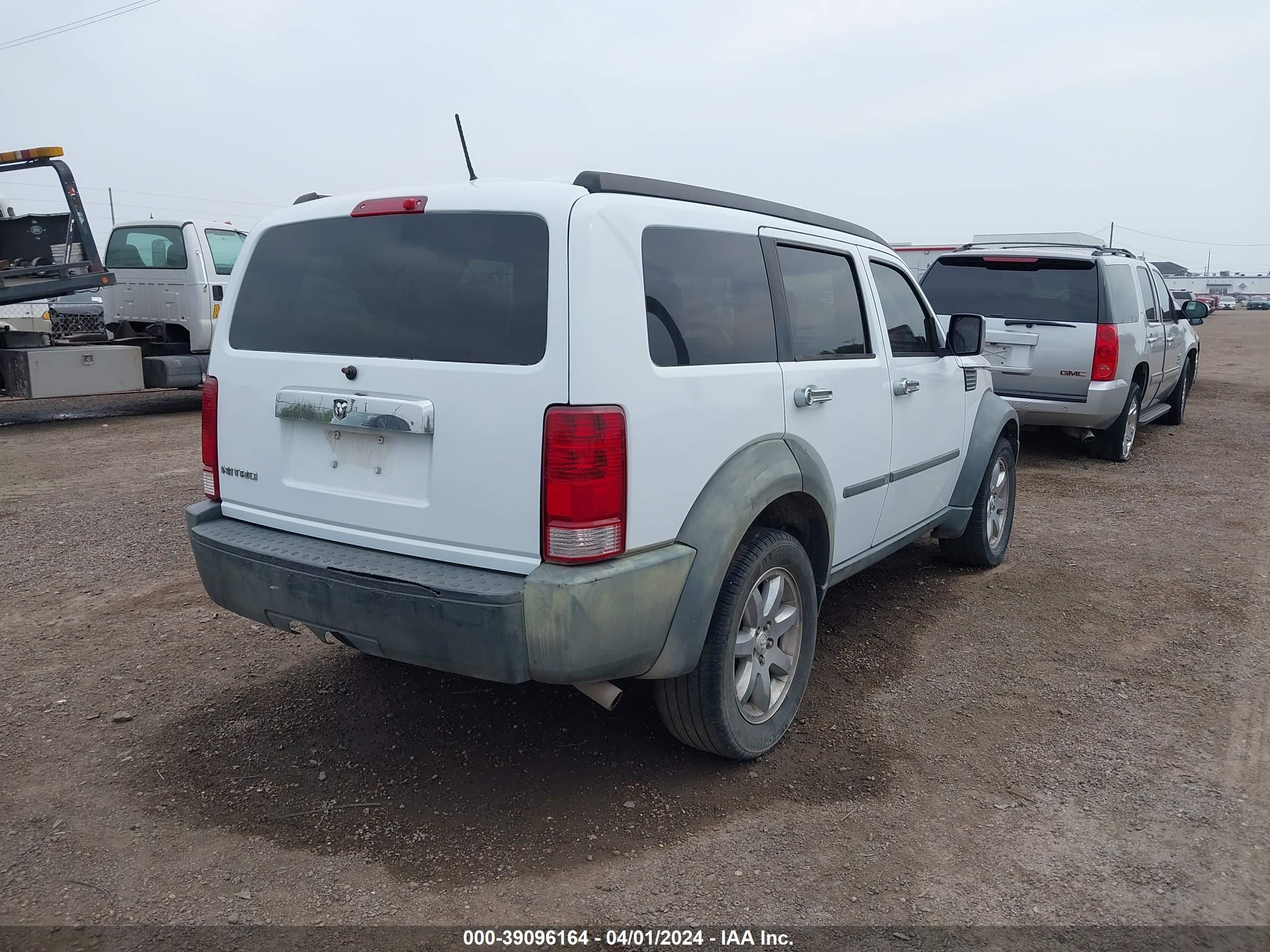 Photo 3 VIN: 1D8GT28K27W683514 - DODGE NITRO 