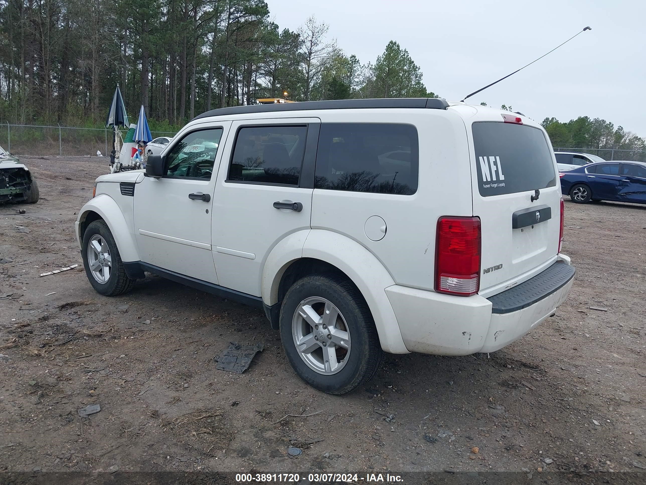 Photo 2 VIN: 1D8GT28KX7W683583 - DODGE NITRO 