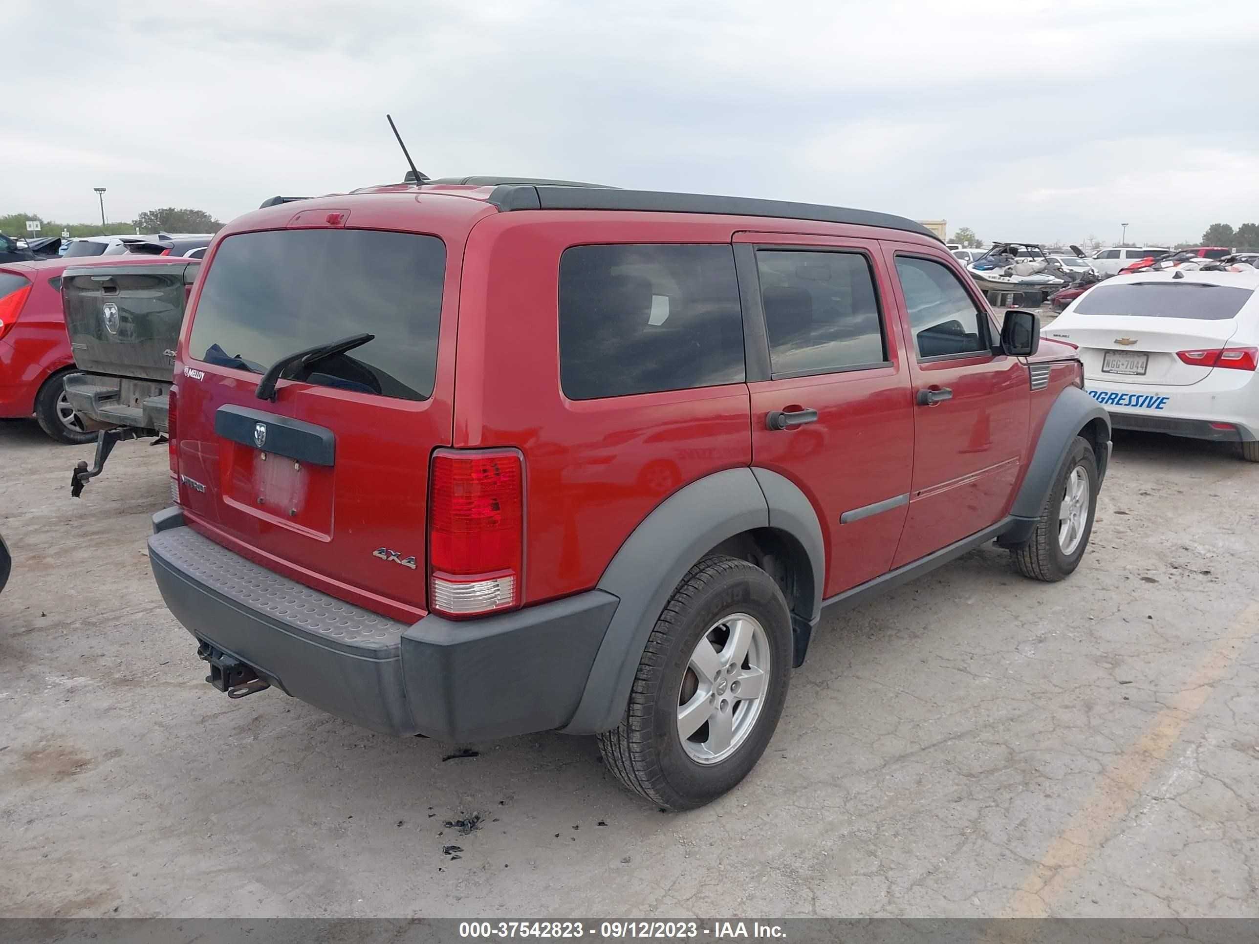 Photo 3 VIN: 1D8GU28K17W640408 - DODGE NITRO 