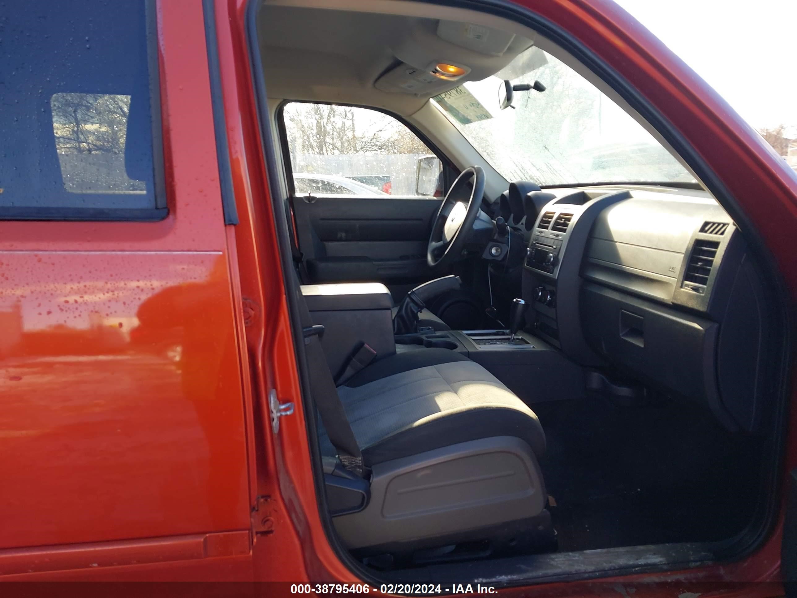 Photo 4 VIN: 1D8GU28K47W727400 - DODGE NITRO 