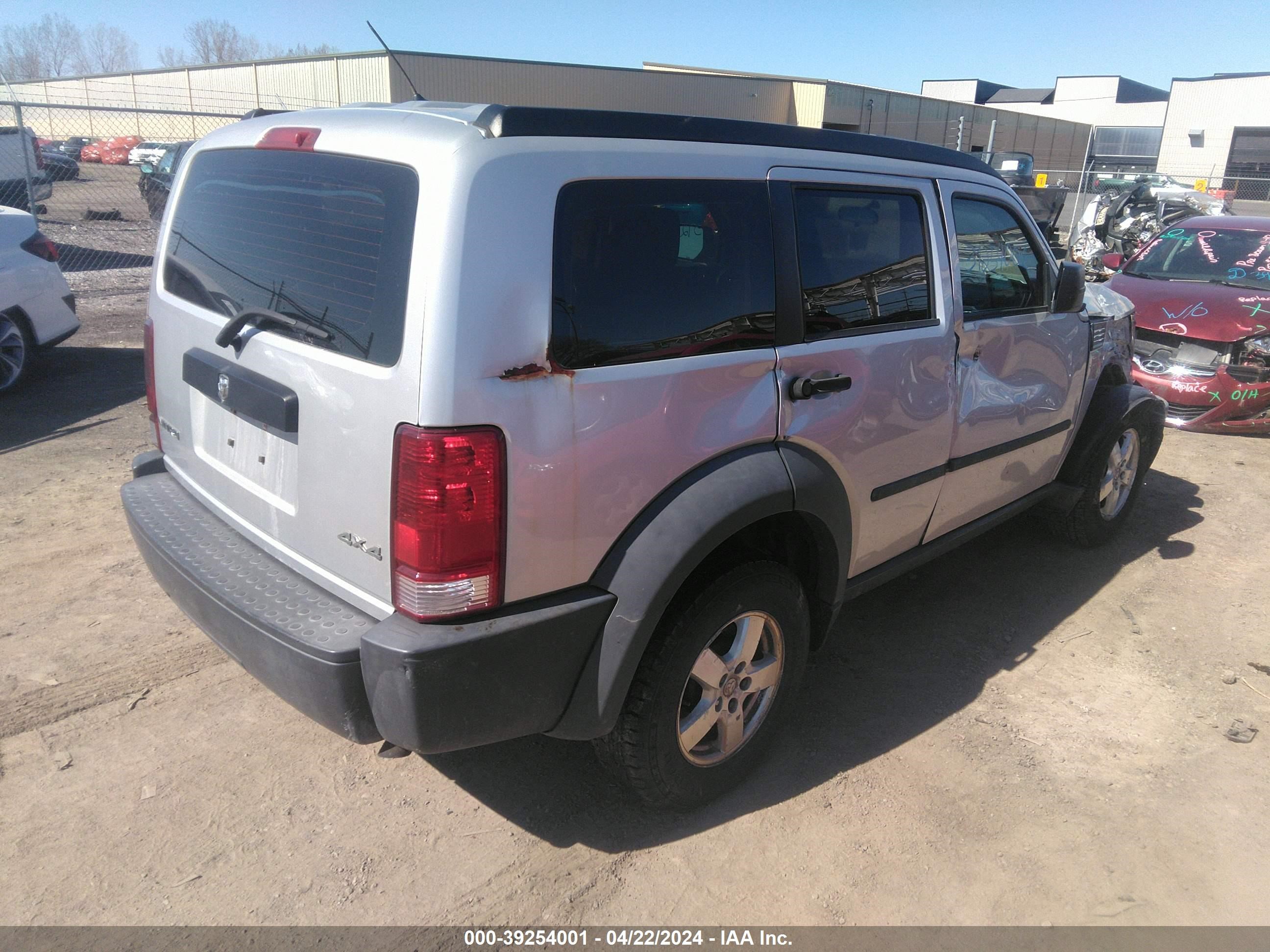 Photo 3 VIN: 1D8GU28K57W580116 - DODGE NITRO 