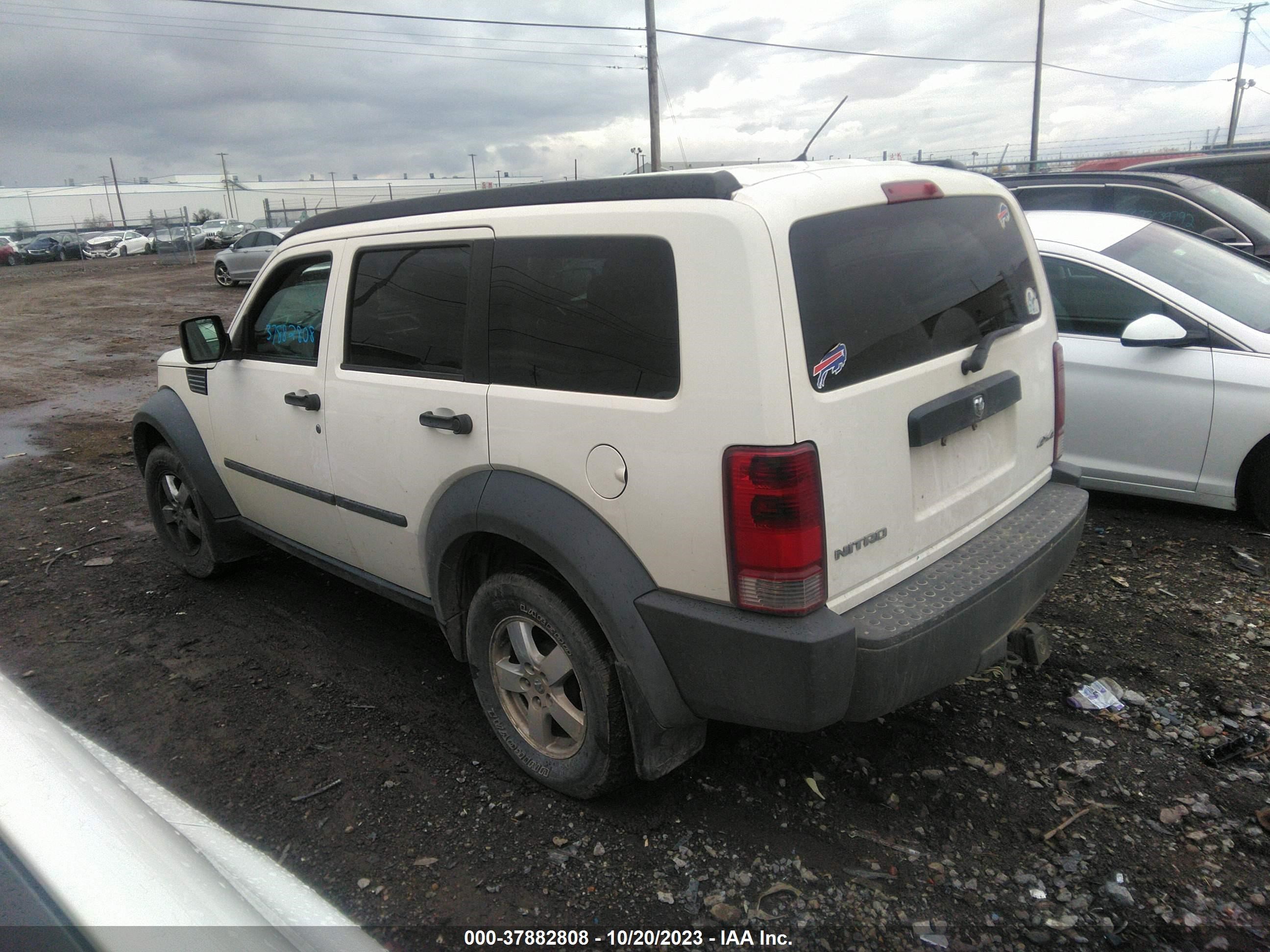 Photo 2 VIN: 1D8GU28K67W527733 - DODGE NITRO 